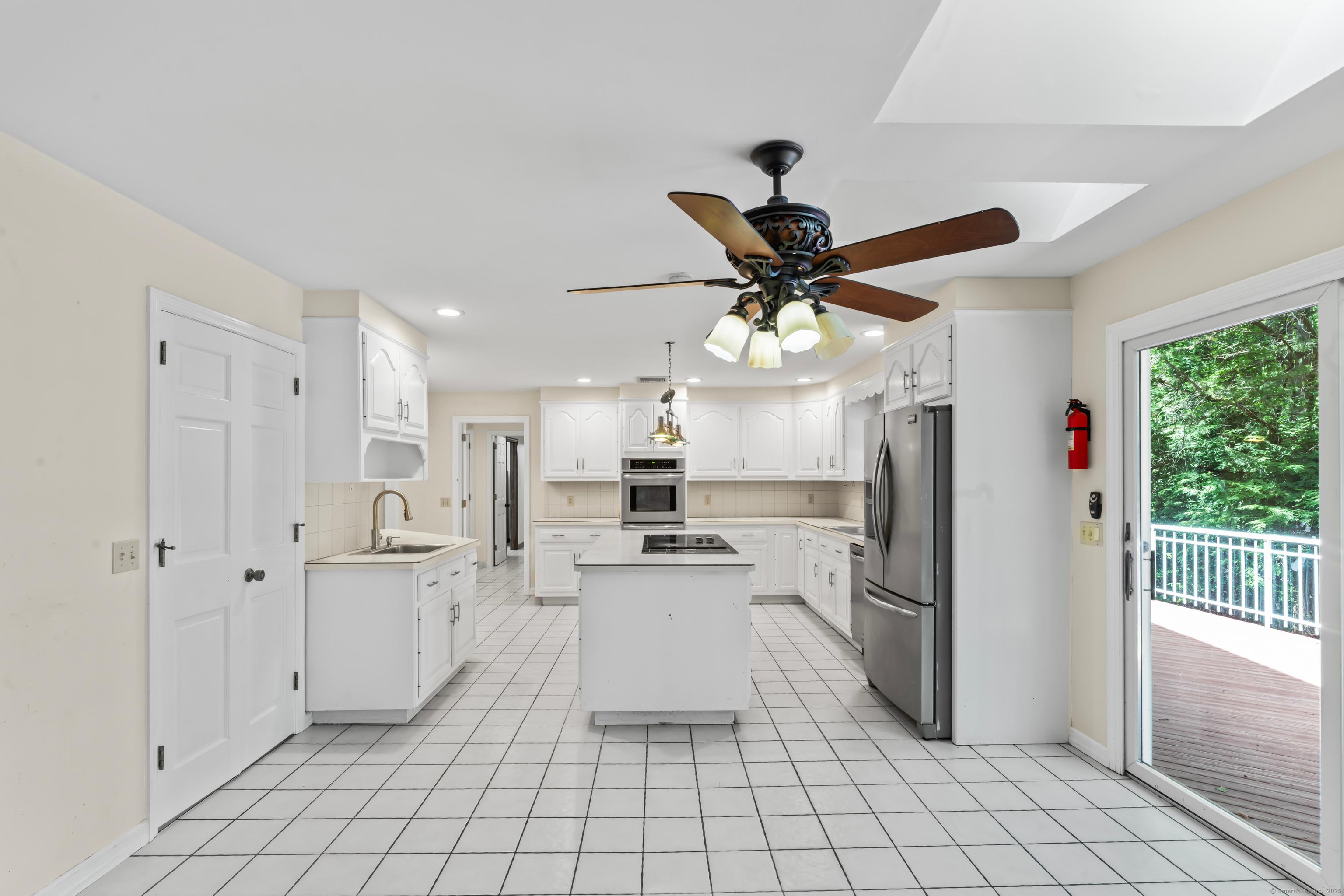 Stamford, Connecticut, 06903, United States, 4 Bedrooms Bedrooms, ,5 BathroomsBathrooms,Residential,For Sale,1923420