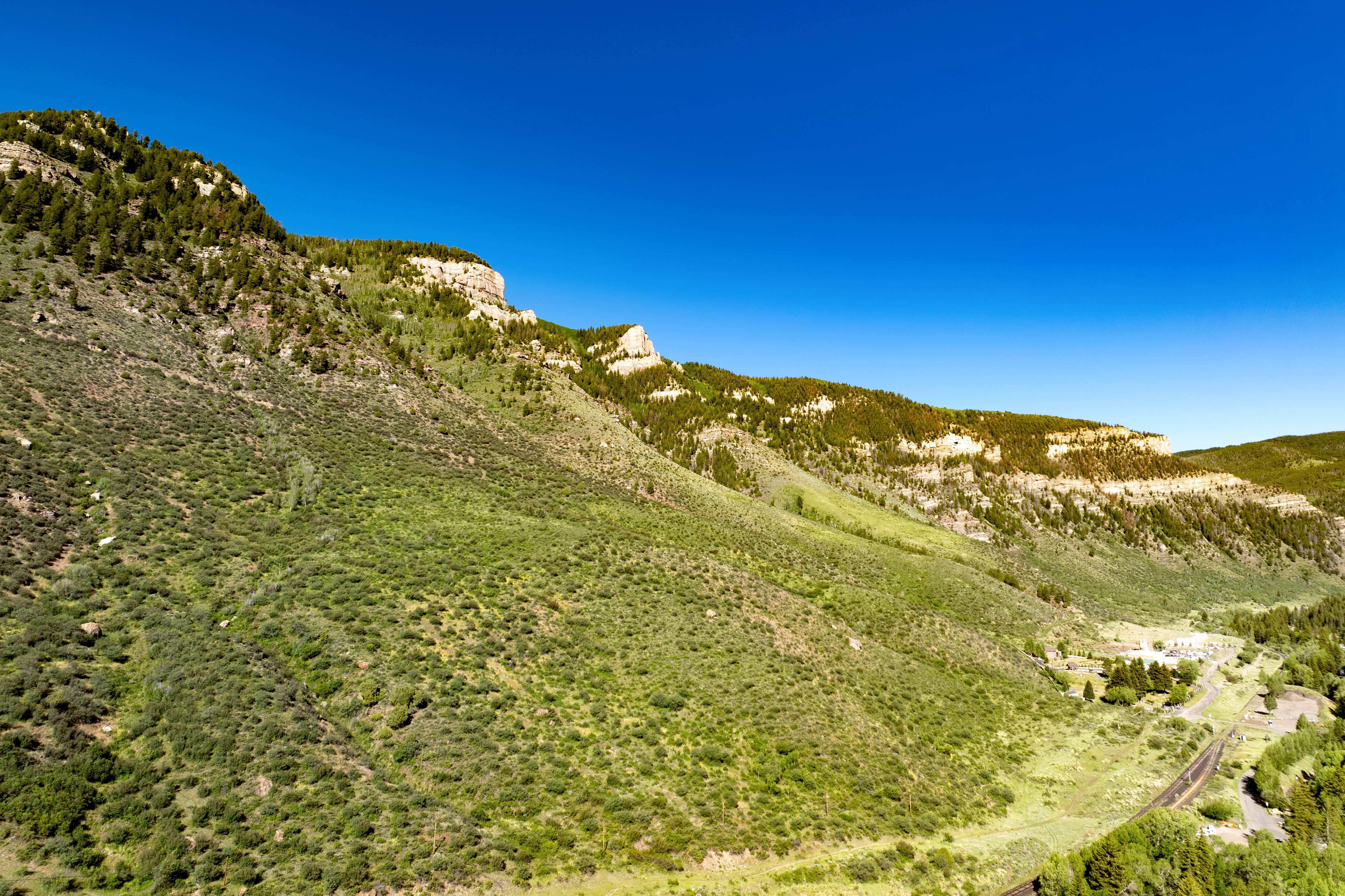  Authentic Character, and Immediate Access to the Outdoors - 物件實景