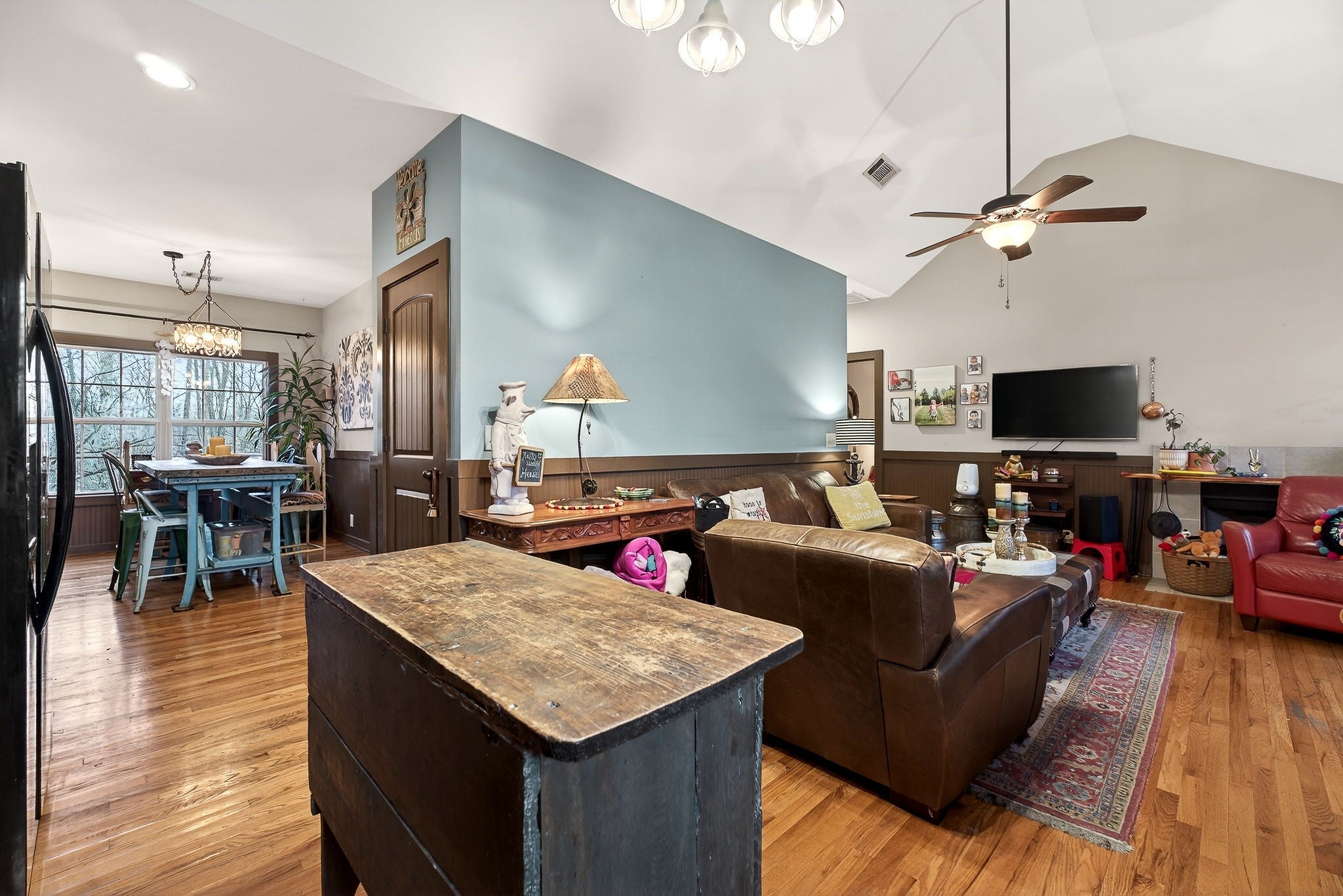 Smithville, Tennessee, 37166, United States, 4 Bedrooms Bedrooms, ,3 BathroomsBathrooms,Residential,For Sale,2008233