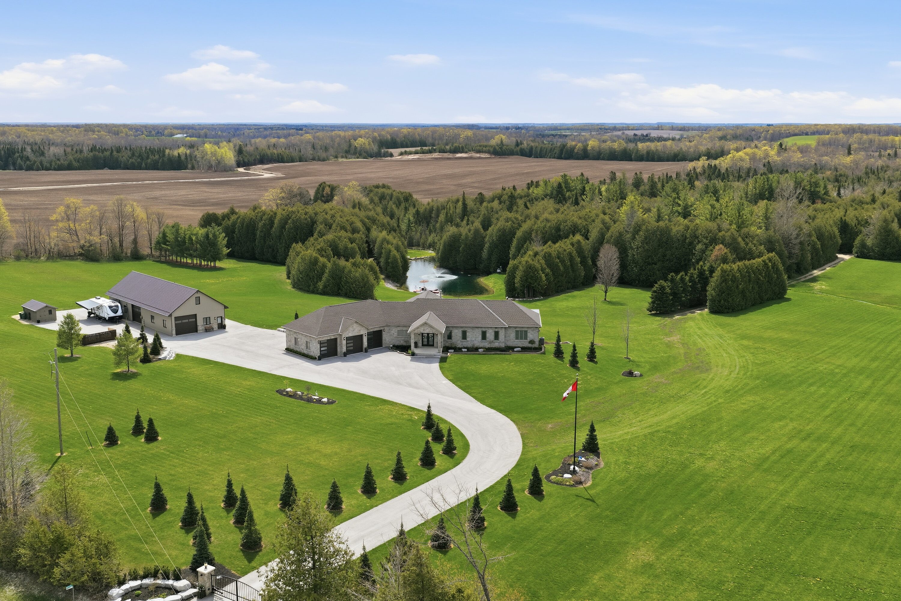  43 Acre Estate Near Markdale - 物件實景