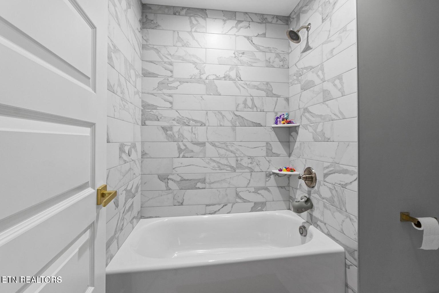 Maryville, Tennessee, 37803, United States, 4 Bedrooms Bedrooms, ,3 BathroomsBathrooms,Residential,For Sale,2003233