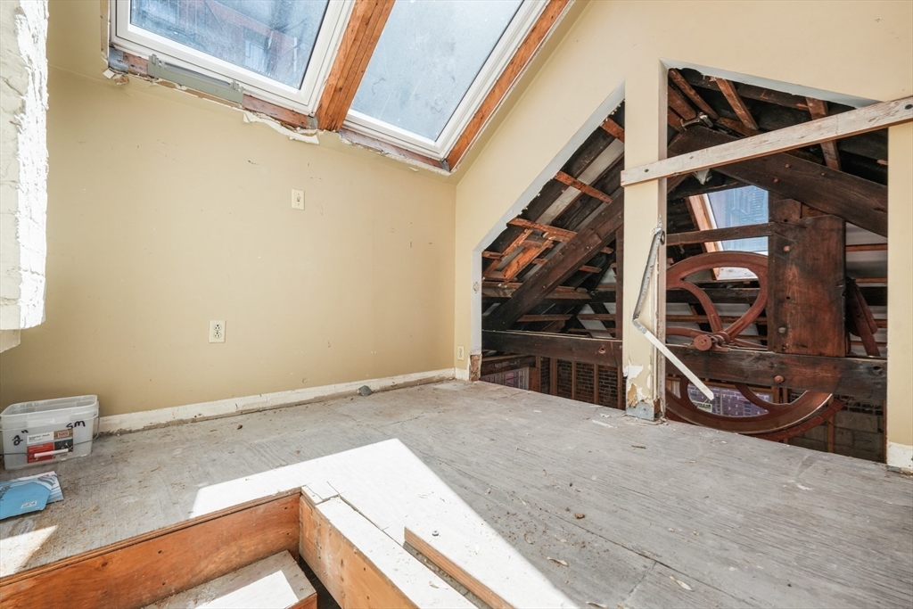 Boston, Massachusetts, 02116, United States, 3 Bedrooms Bedrooms, ,2 BathroomsBathrooms,Residential,For Sale,1810578