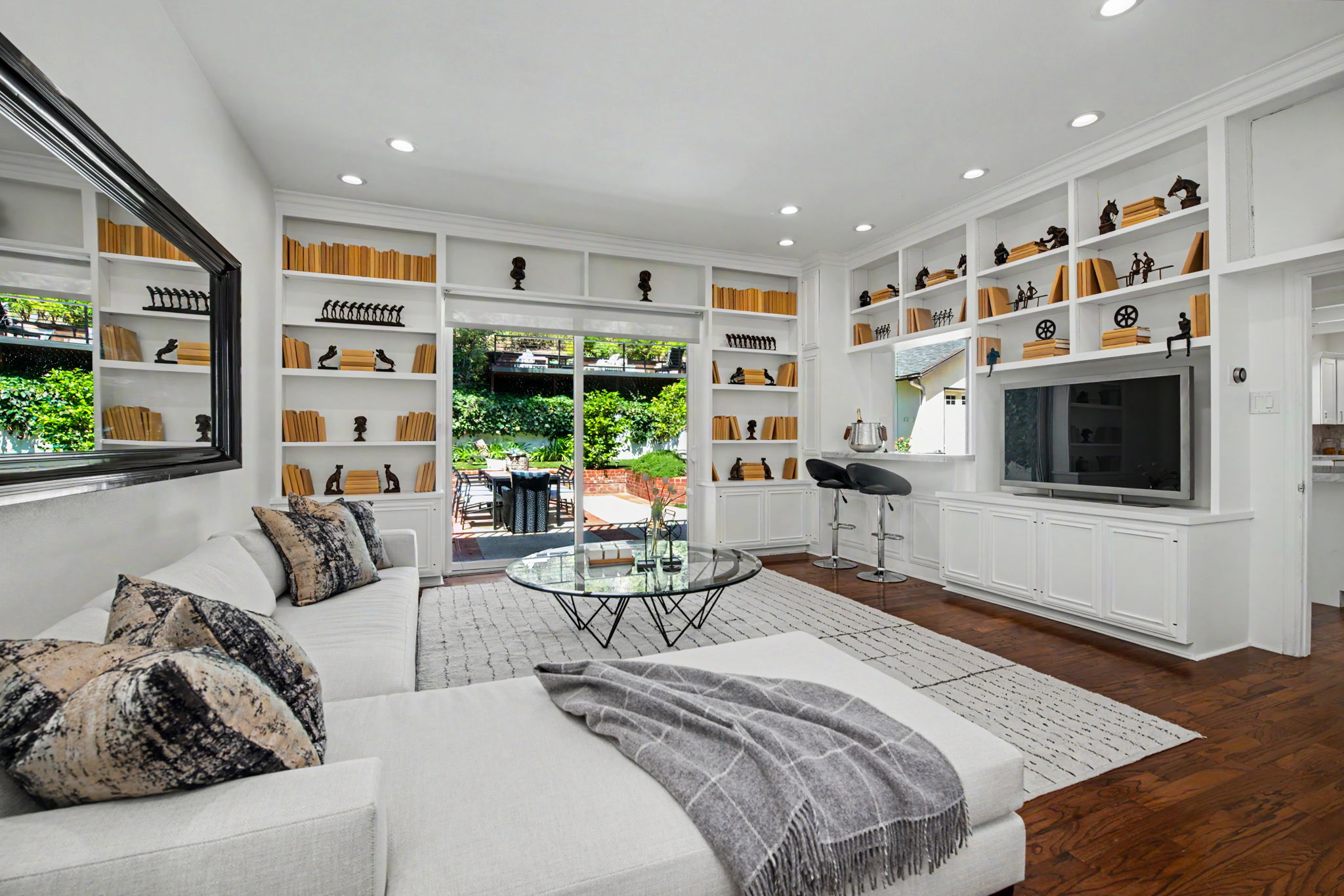  2411 Benedict Canyon Dr - 物件實景