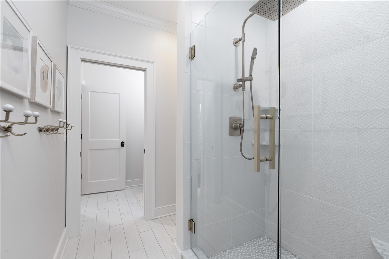 Bowling Green, Kentucky, 42103, United States, 5 Bedrooms Bedrooms, ,5 BathroomsBathrooms,Residential,For Sale,1986458