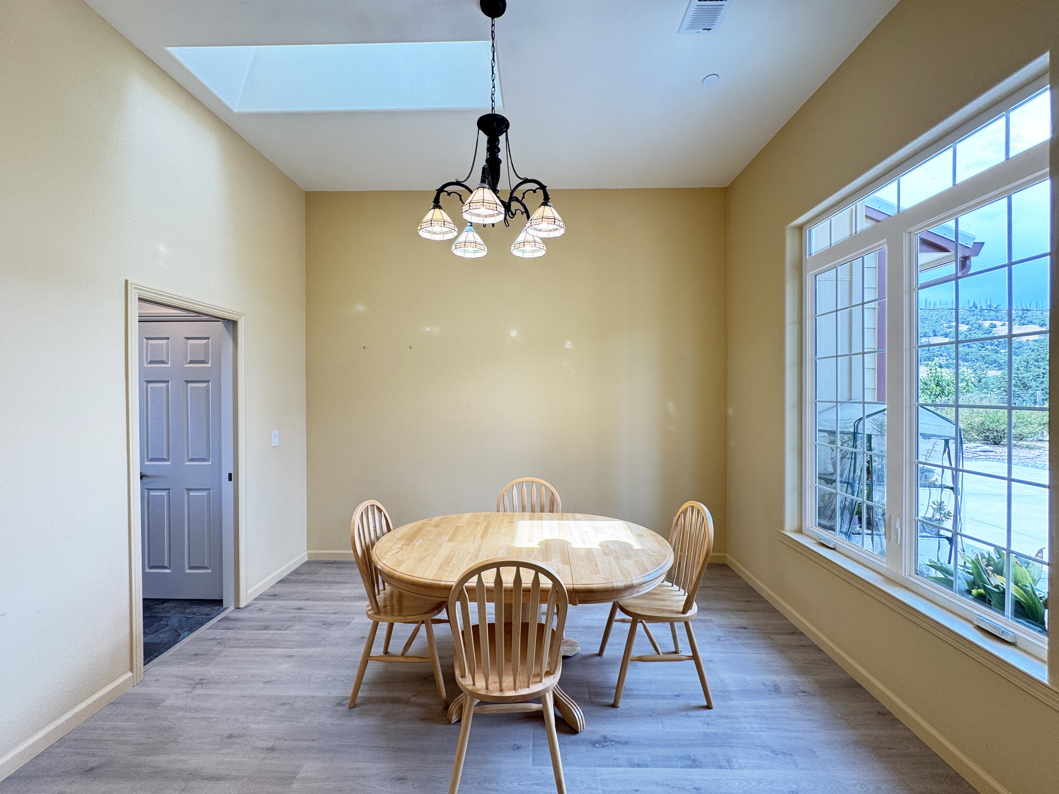 Redwood Valley, California, 95470, United States, 3 Bedrooms Bedrooms, ,3 BathroomsBathrooms,Residential,For Sale,1889817