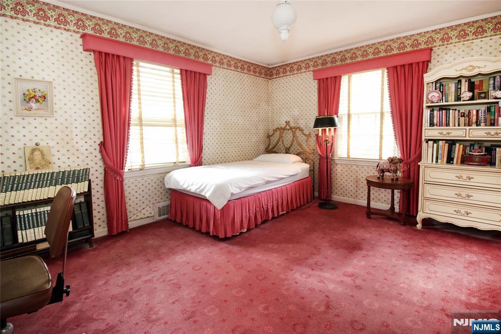 Tenafly, New Jersey, 07670, United States, 3 Bedrooms Bedrooms, ,2 BathroomsBathrooms,Residential,For Sale,1988997