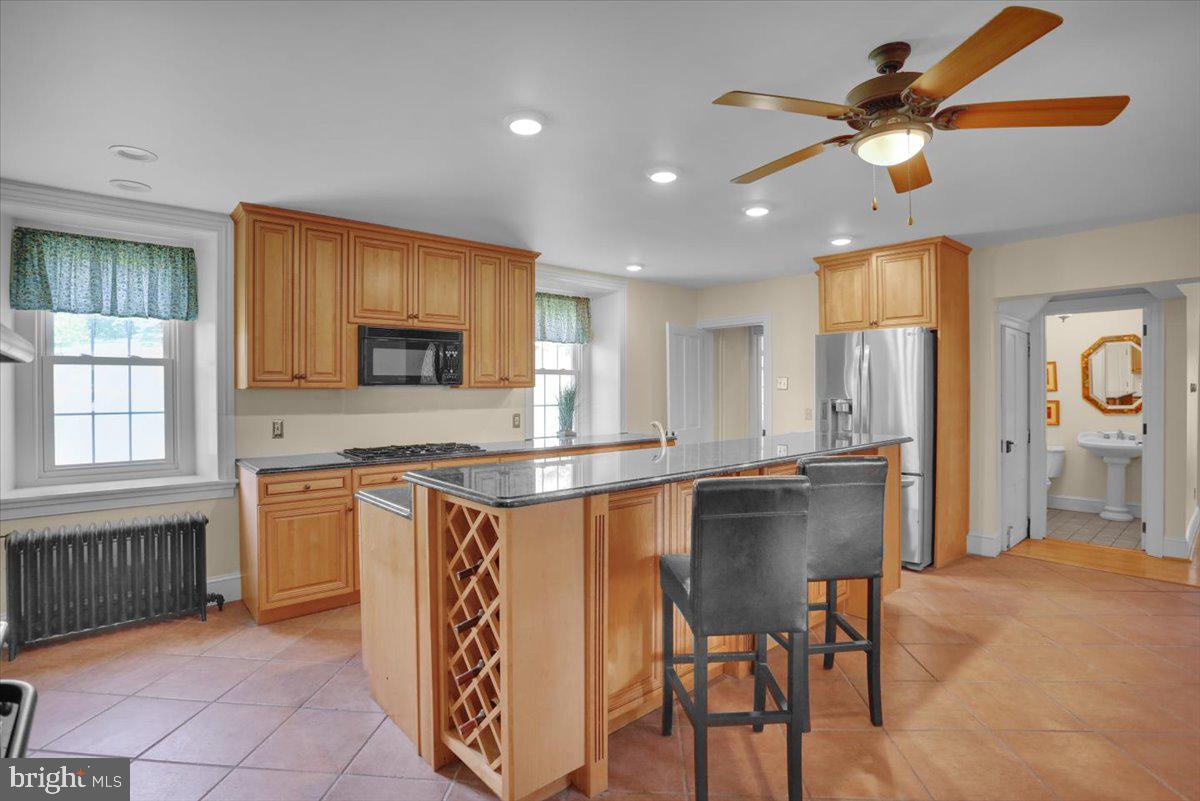 Mohrsville, Pennsylvania, 19541, United States, 4 Bedrooms Bedrooms, ,2 BathroomsBathrooms,Residential,For Sale,1827431