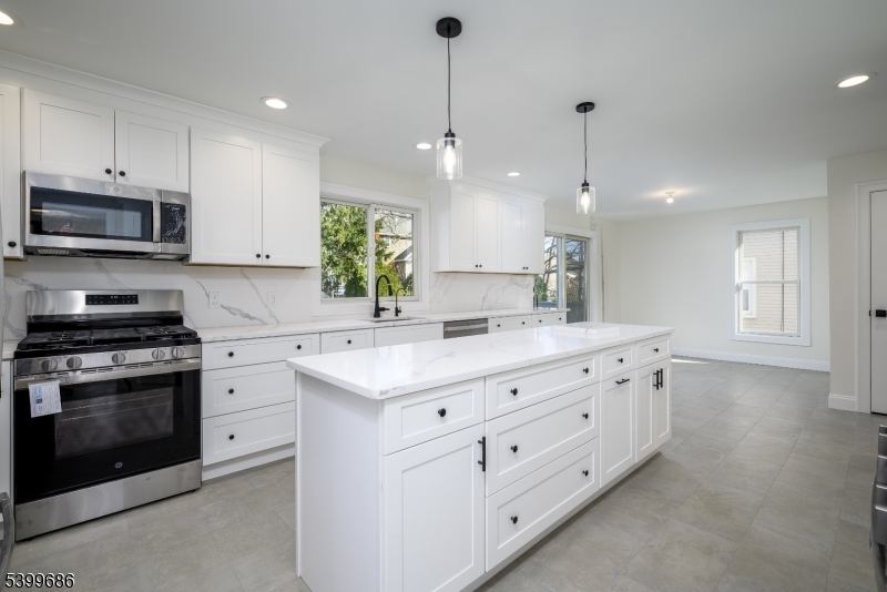 Clifton City, New Jersey, 07014, United States, 5 Bedrooms Bedrooms, ,4 BathroomsBathrooms,Residential,For Sale,2000653