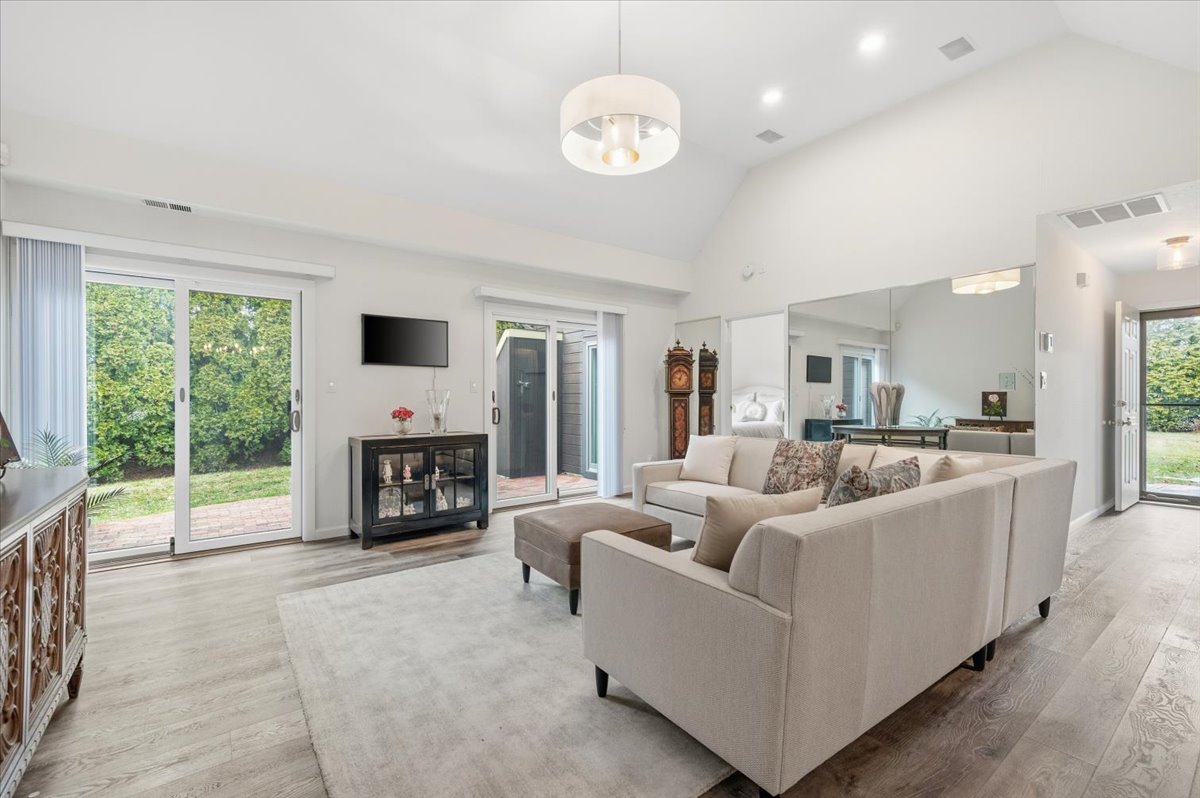 Massapequa Park, New York, 11762, United States, 2 Bedrooms Bedrooms, ,2 BathroomsBathrooms,Residential,For Sale,2008592