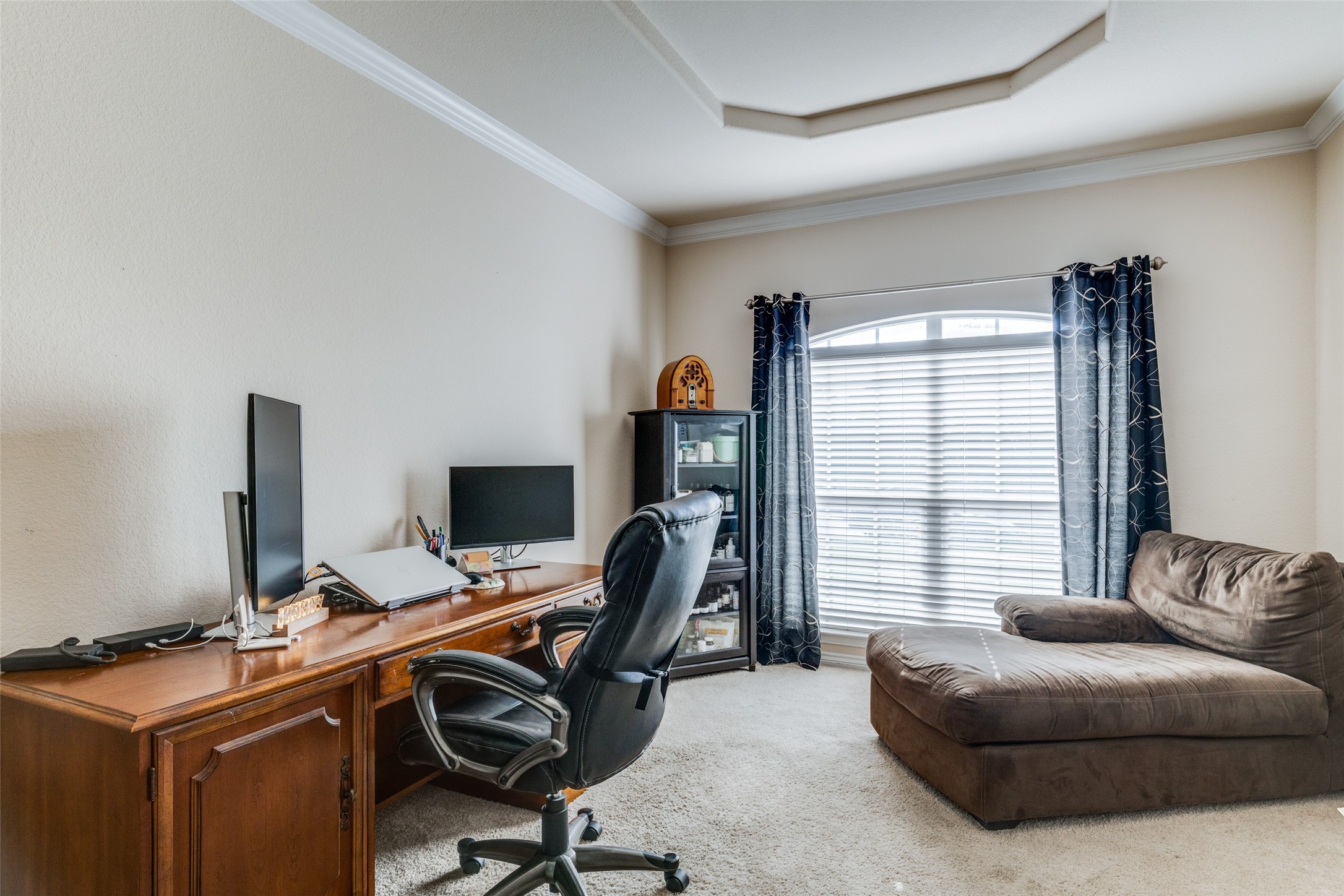 Kennedale, Texas, 76060, United States, 5 Bedrooms Bedrooms, ,4 BathroomsBathrooms,Residential,For Sale,1926987