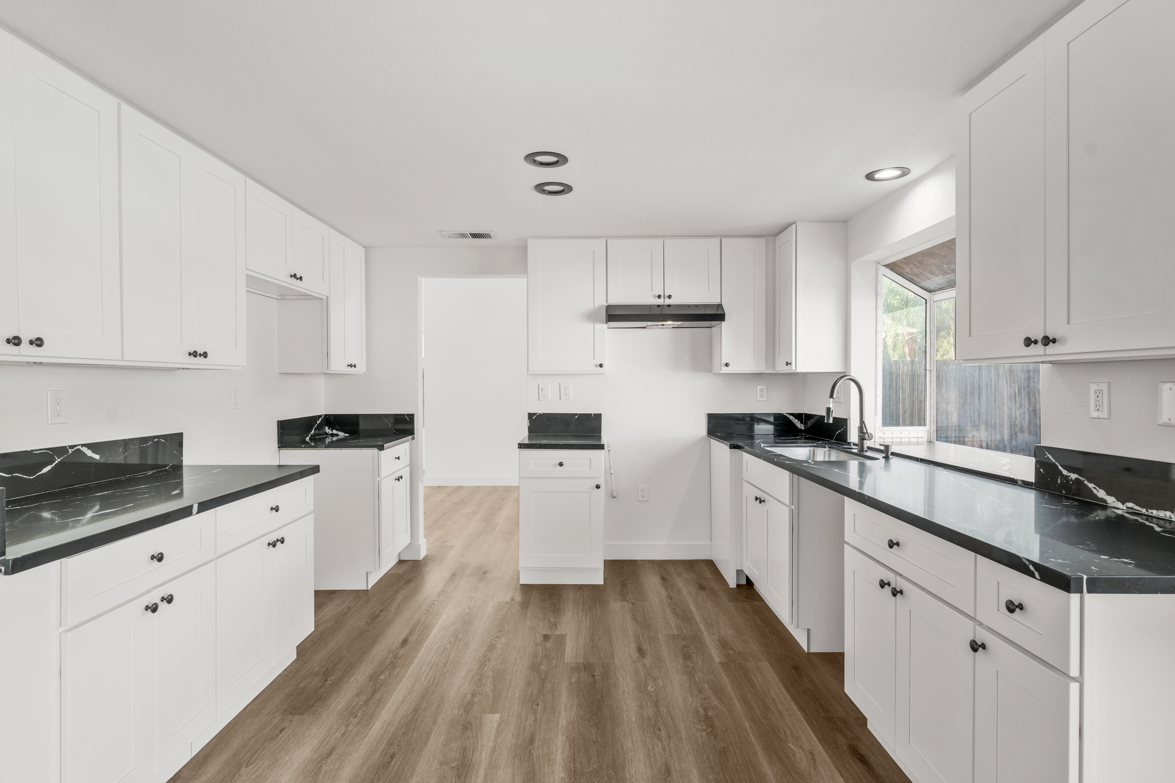 Lake Elsinore, California, 92530, United States, 4 Bedrooms Bedrooms, ,3 BathroomsBathrooms,Residential,For Sale,2005487