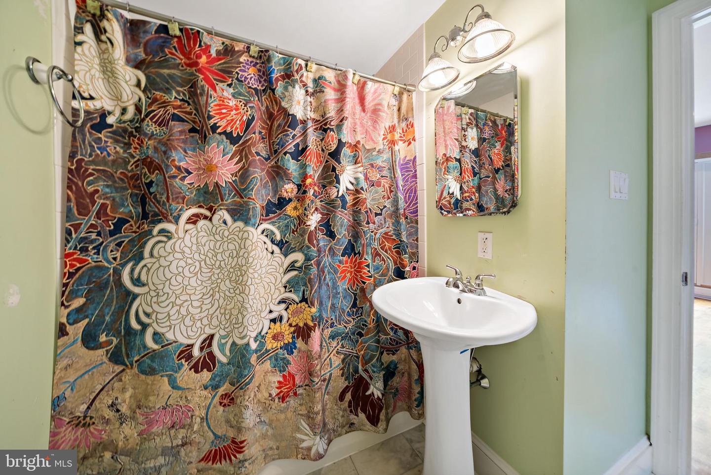 Philadelphia, Pennsylvania, 19130, United States, 3 Bedrooms Bedrooms, ,5 BathroomsBathrooms,Residential,For Sale,1908889