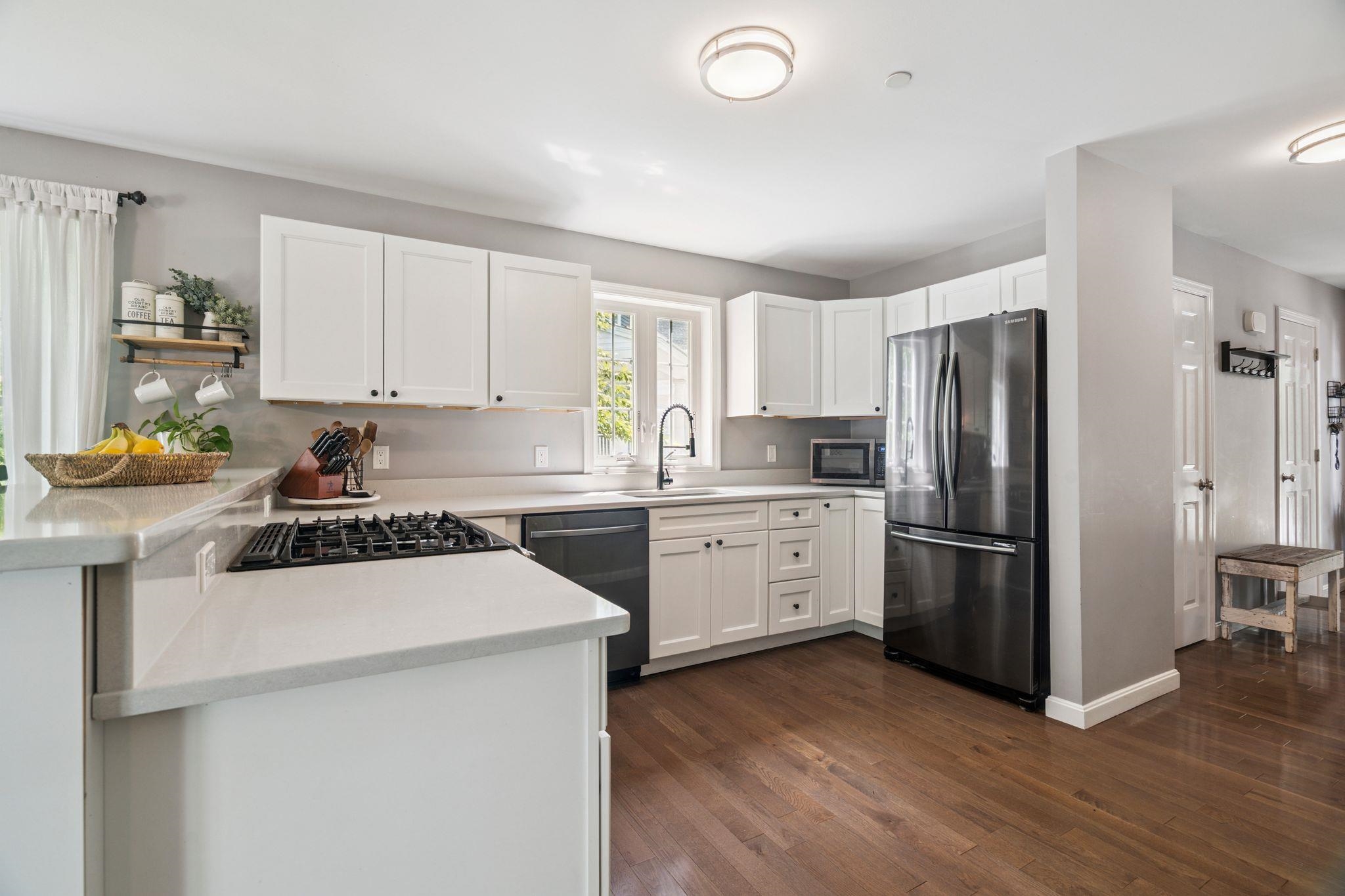 Manchester, New Hampshire, 03102, United States, 3 Bedrooms Bedrooms, ,2 BathroomsBathrooms,Residential,For Sale,1940953