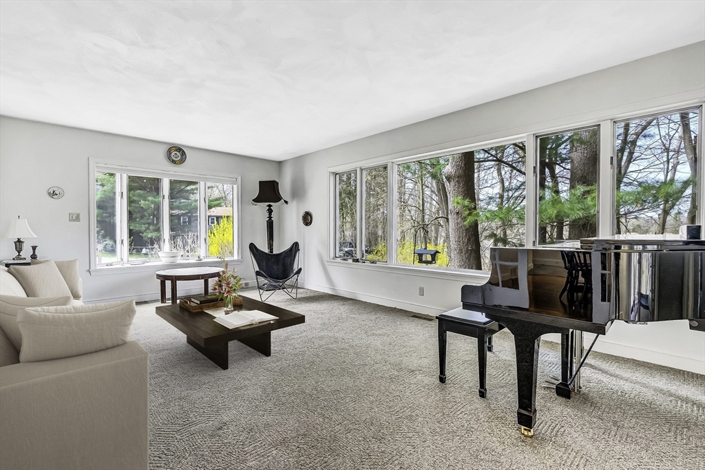Wayland, Massachusetts, 01778, United States, 3 Bedrooms Bedrooms, ,2 BathroomsBathrooms,Residential,For Sale,1847393
