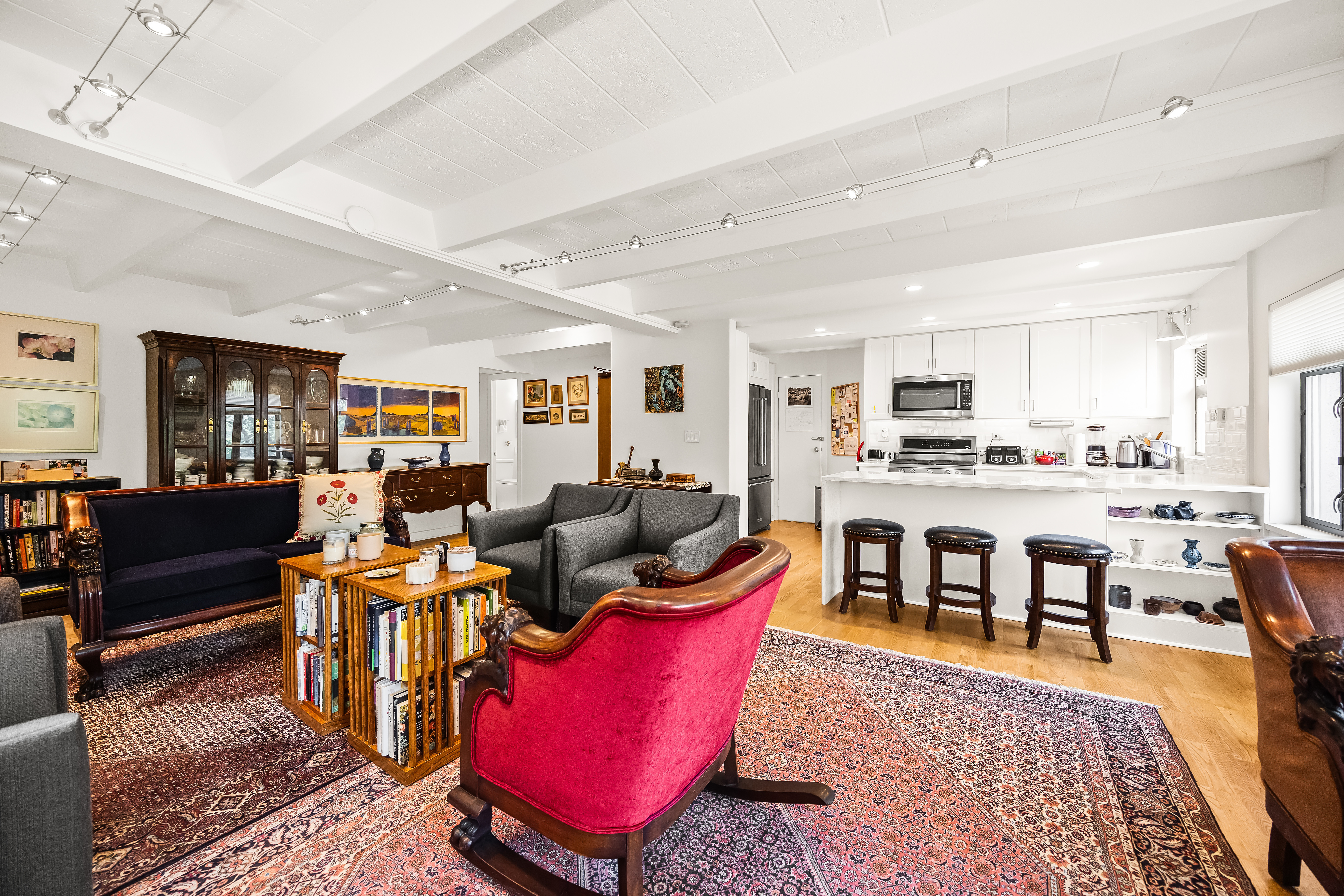  Sophisticated Co-Op Residence in Evanston