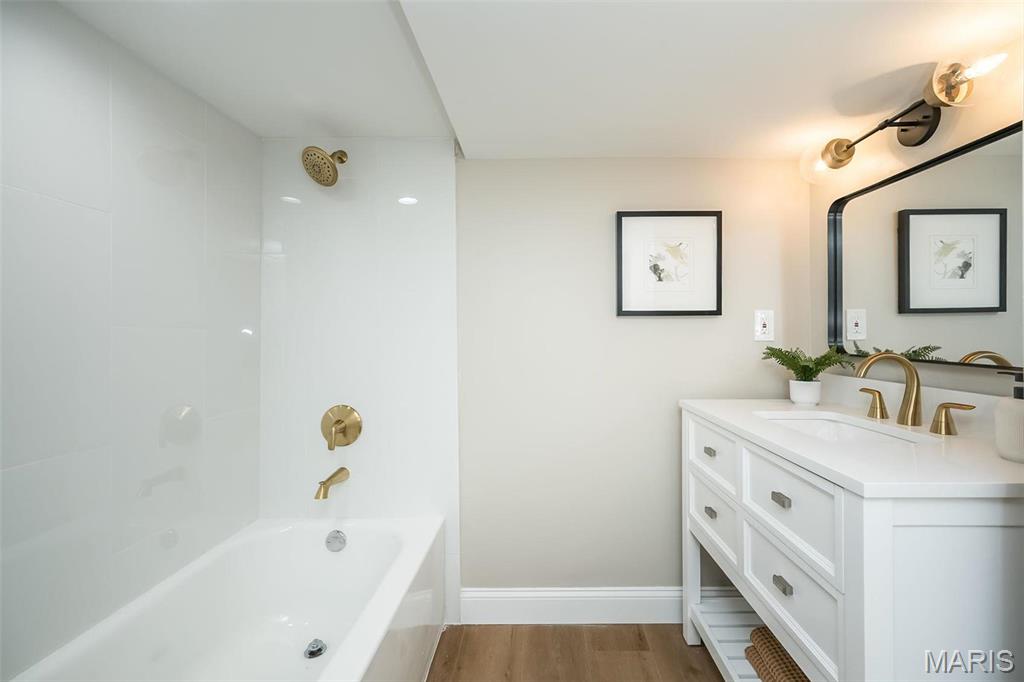 St Louis, Missouri, 63105, United States, 4 Bedrooms Bedrooms, ,4 BathroomsBathrooms,Residential,For Sale,1901233