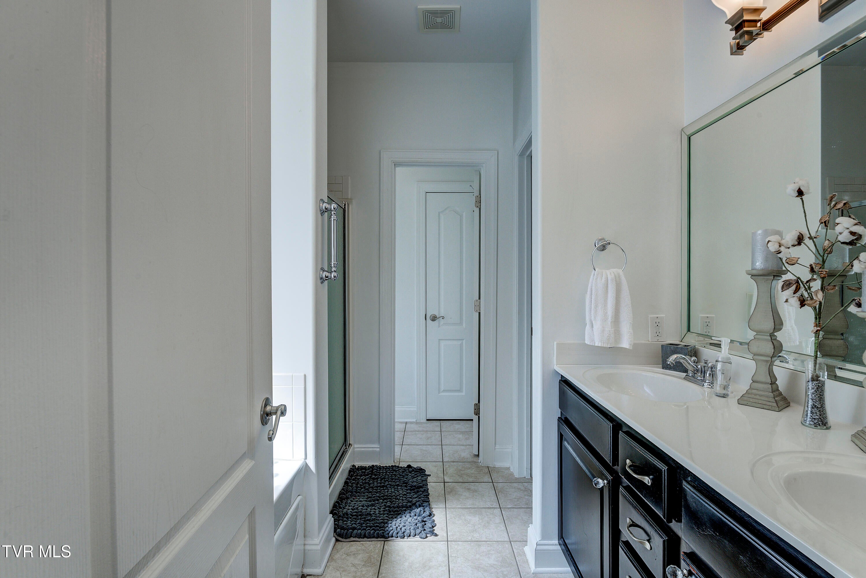 Johnson City, Tennessee, 37604, United States, 5 Bedrooms Bedrooms, ,3 BathroomsBathrooms,Residential,For Sale,1964815