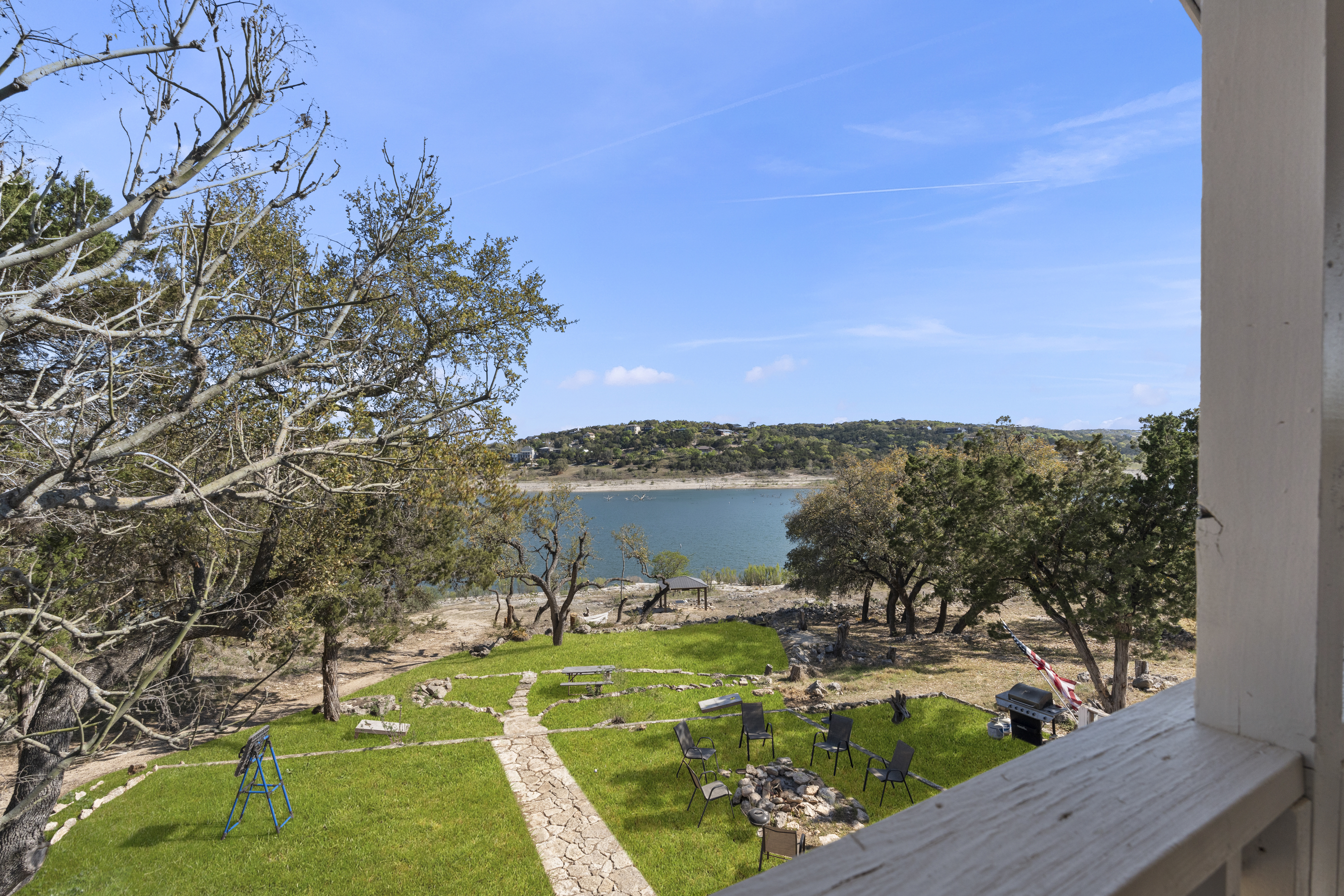  Prime Lakefront Living with Stunning Views - 物件實景