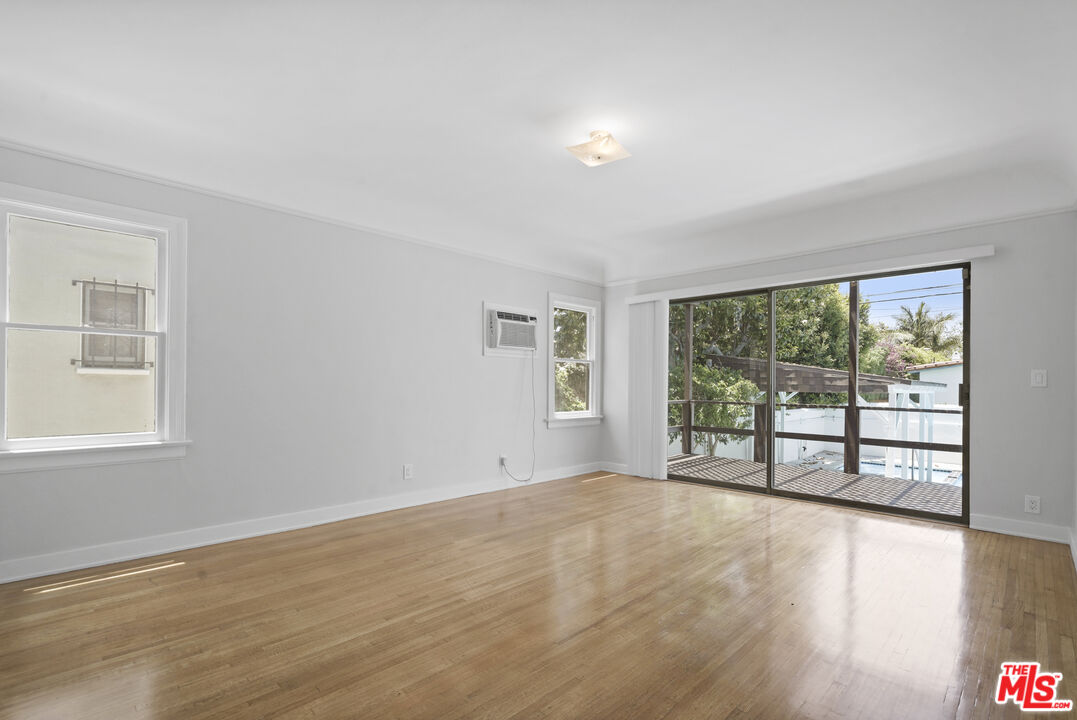 Los Angeles, California, 90036, United States, 3 Bedrooms Bedrooms, ,3 BathroomsBathrooms,Residential,For Sale,1896825