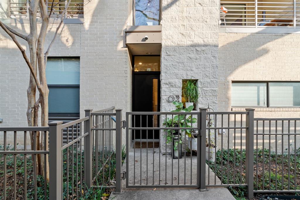 Dallas, Texas, 75219, United States, 2 Bedrooms Bedrooms, ,3 BathroomsBathrooms,Residential,For Sale,1911883