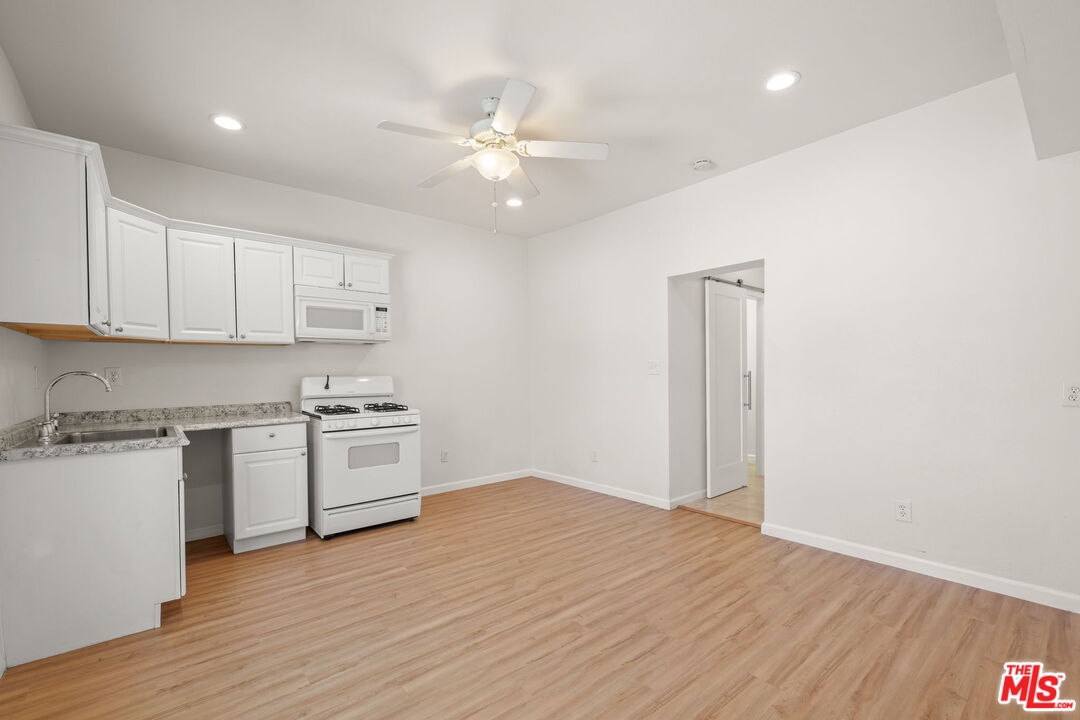 Inglewood, California, 90301, United States, 4 Bedrooms Bedrooms, ,Residential,For Sale,1993499