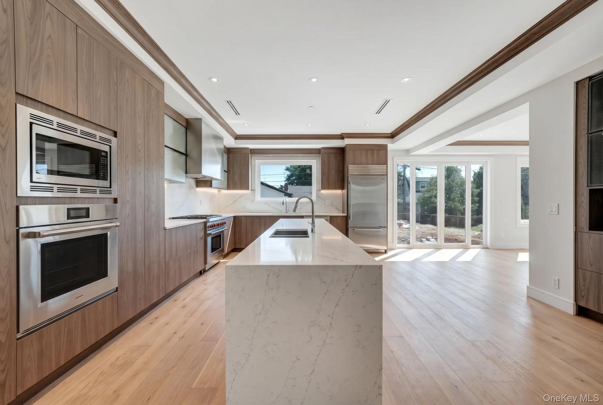  748 Carman Avenue, Westbury, NY, 11590 - 物件實景