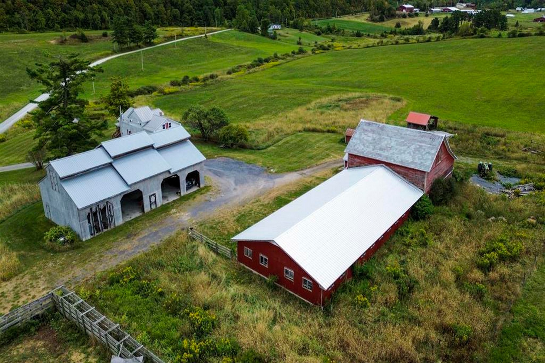  557 Pleasant Valley Road - 物件實景