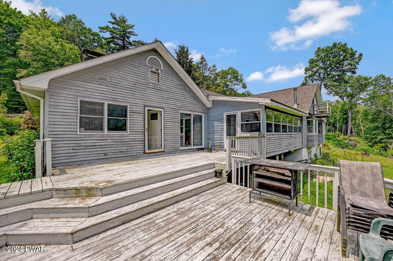 Hawley, Pennsylvania, 18428, United States, 5 Bedrooms Bedrooms, ,4 BathroomsBathrooms,Residential,For Sale,1979290