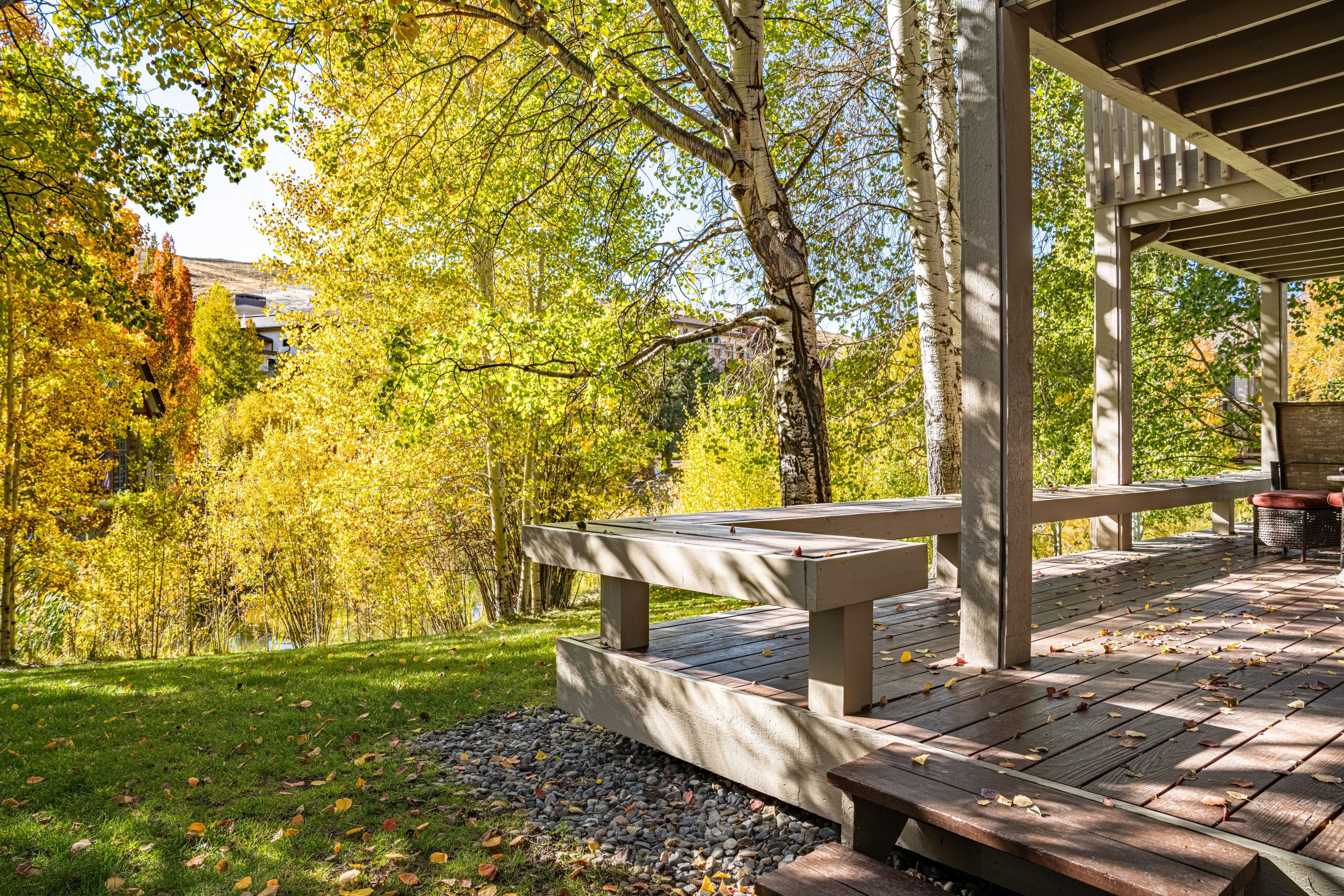  Single Level Living With Expansive Deck and Patio - 物件實景