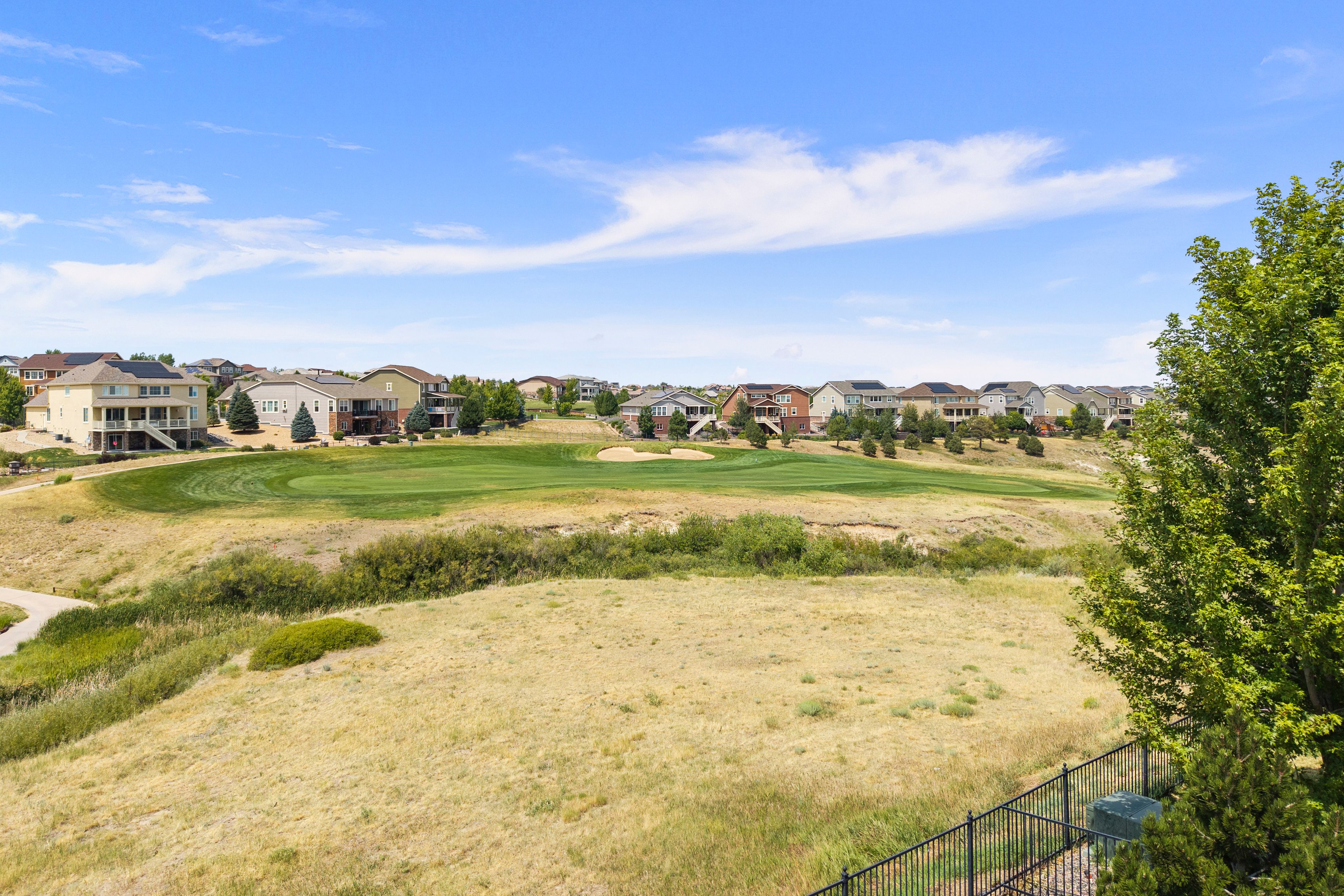  Backing to the Blackstone Country Club and Golf Course - 物件實景