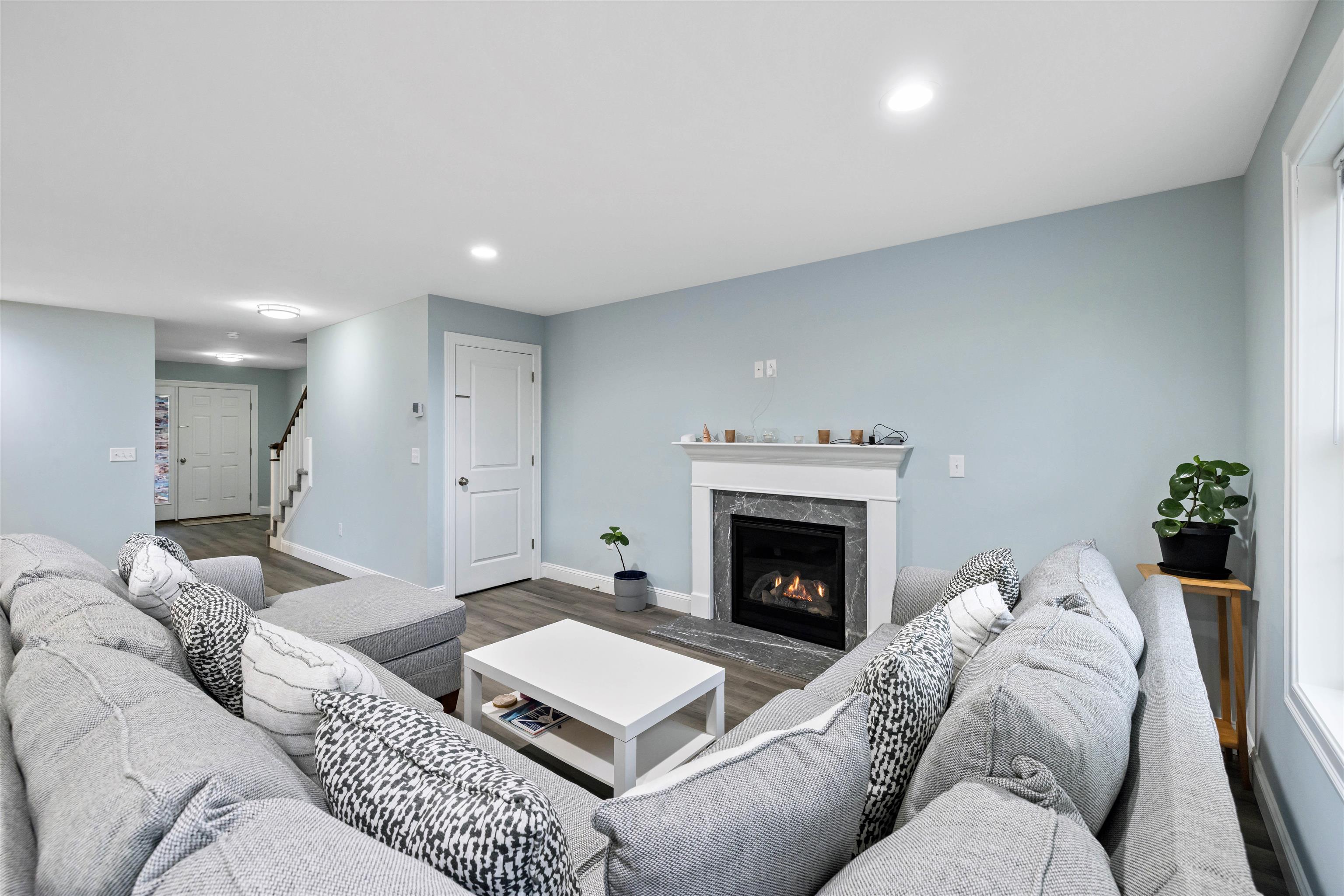 Hudson, New Hampshire, 03051, United States, 3 Bedrooms Bedrooms, ,2 BathroomsBathrooms,Residential,For Sale,1990943