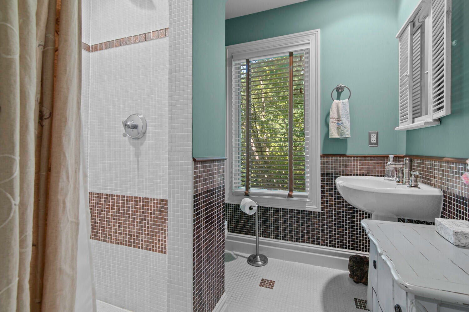 Northville, Michigan, 48167, United States, 4 Bedrooms Bedrooms, ,7 BathroomsBathrooms,Residential,For Sale,1991928