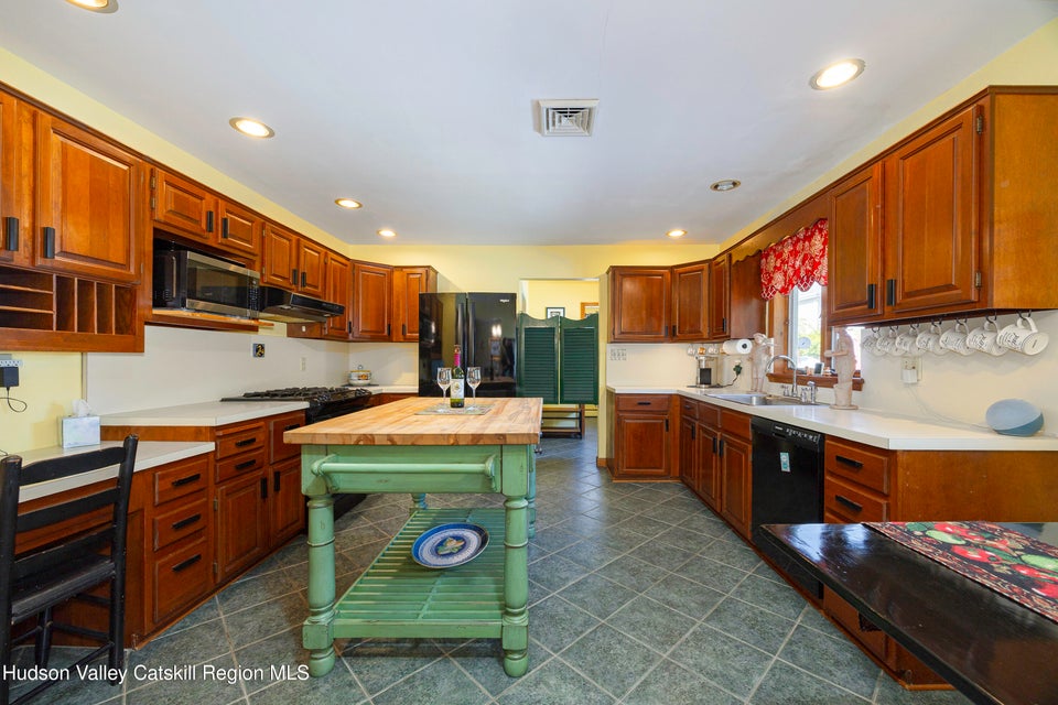 Saugerties, New York, 12477, United States, 3 Bedrooms Bedrooms, ,3 BathroomsBathrooms,Residential,For Sale,1974186