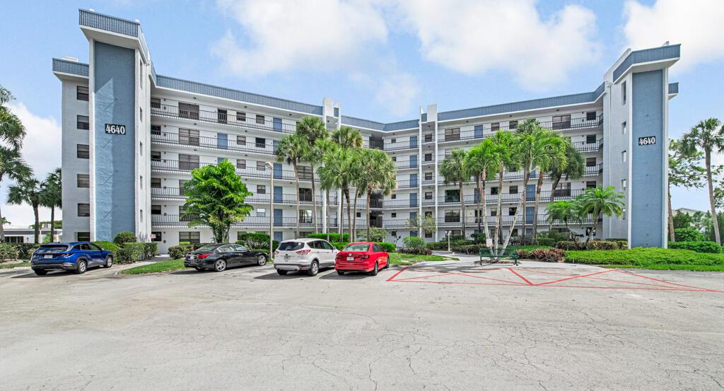 Lucerne Lakes Blvd, Lake Worth, FL 33467