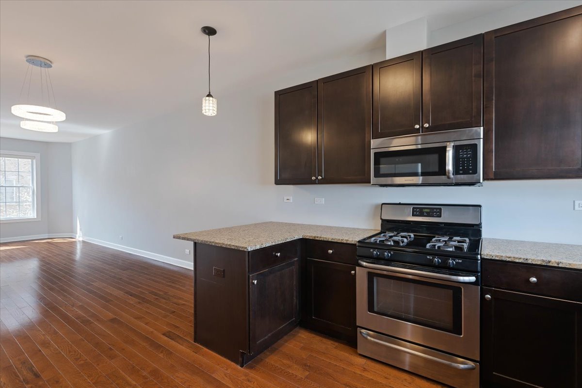 Evanston, Illinois, 60201, United States, 4 Bedrooms Bedrooms, ,3 BathroomsBathrooms,Residential,For Sale,1981115