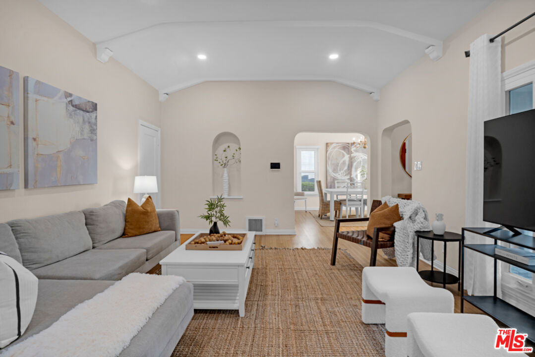 Los Angeles, California, 90025, United States, 5 Bedrooms Bedrooms, ,4 BathroomsBathrooms,Residential,For Sale,1934353