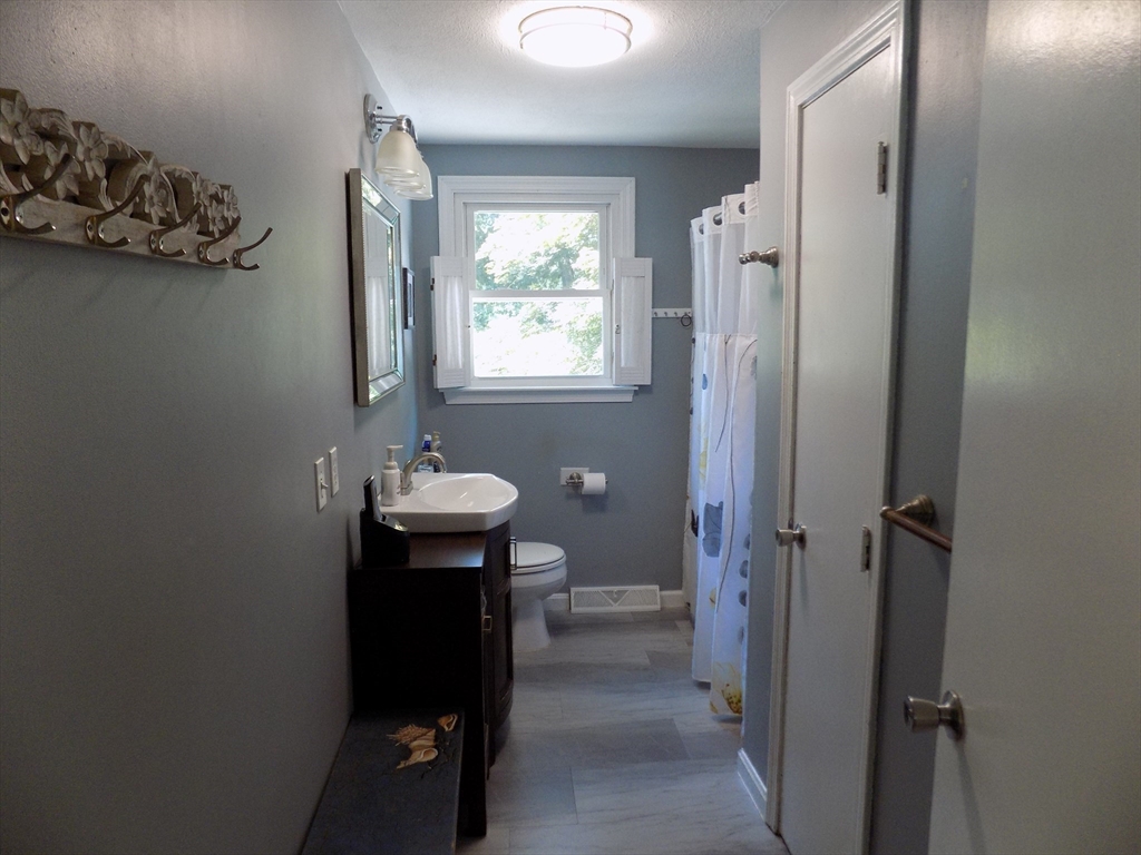 Brockton, Massachusetts, 02301, United States, 3 Bedrooms Bedrooms, ,1 BathroomBathrooms,Residential,For Sale,1895506