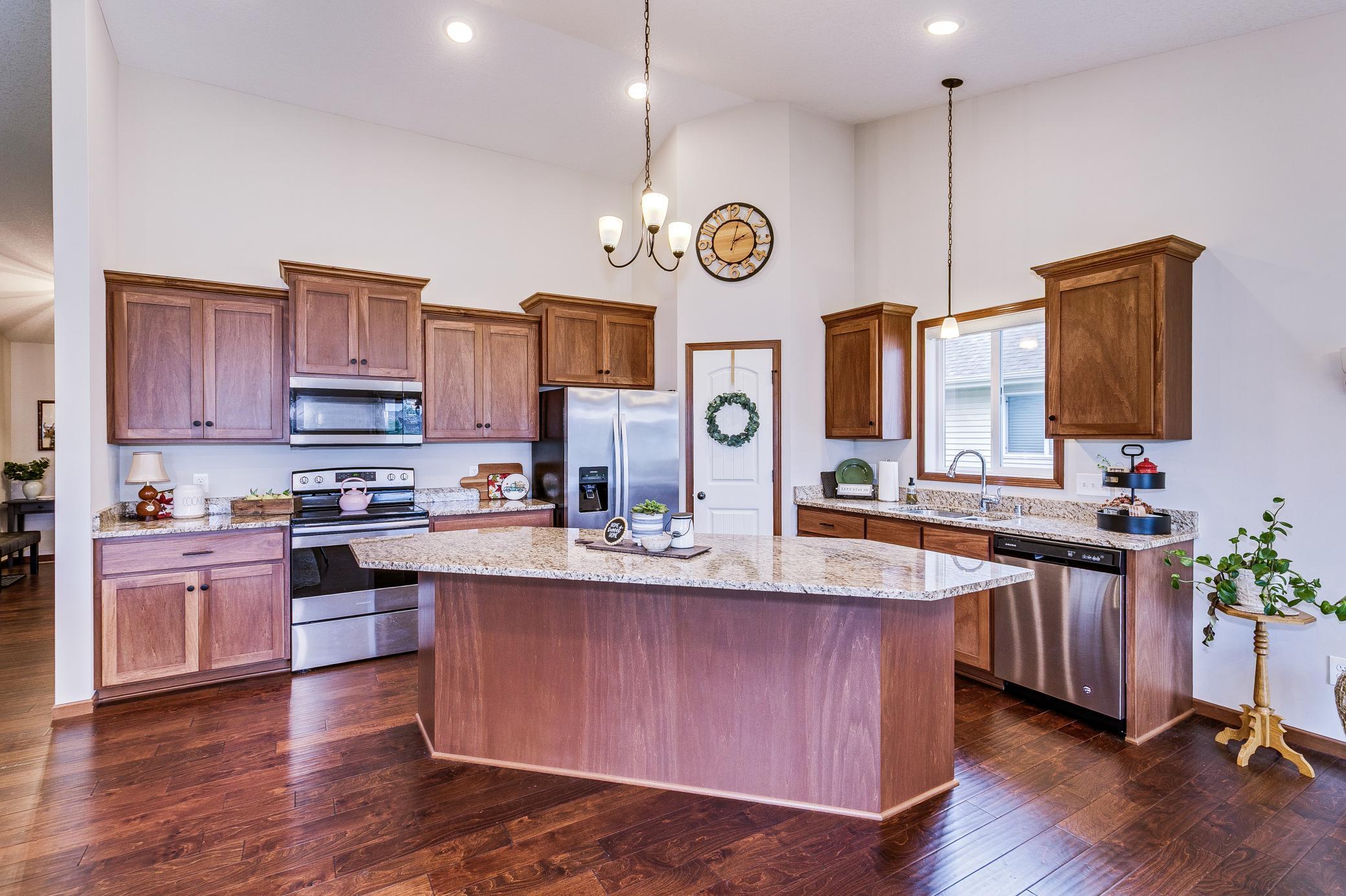 Blaine, Minnesota, 55434, United States, 3 Bedrooms Bedrooms, ,2 BathroomsBathrooms,Residential,For Sale,1933012
