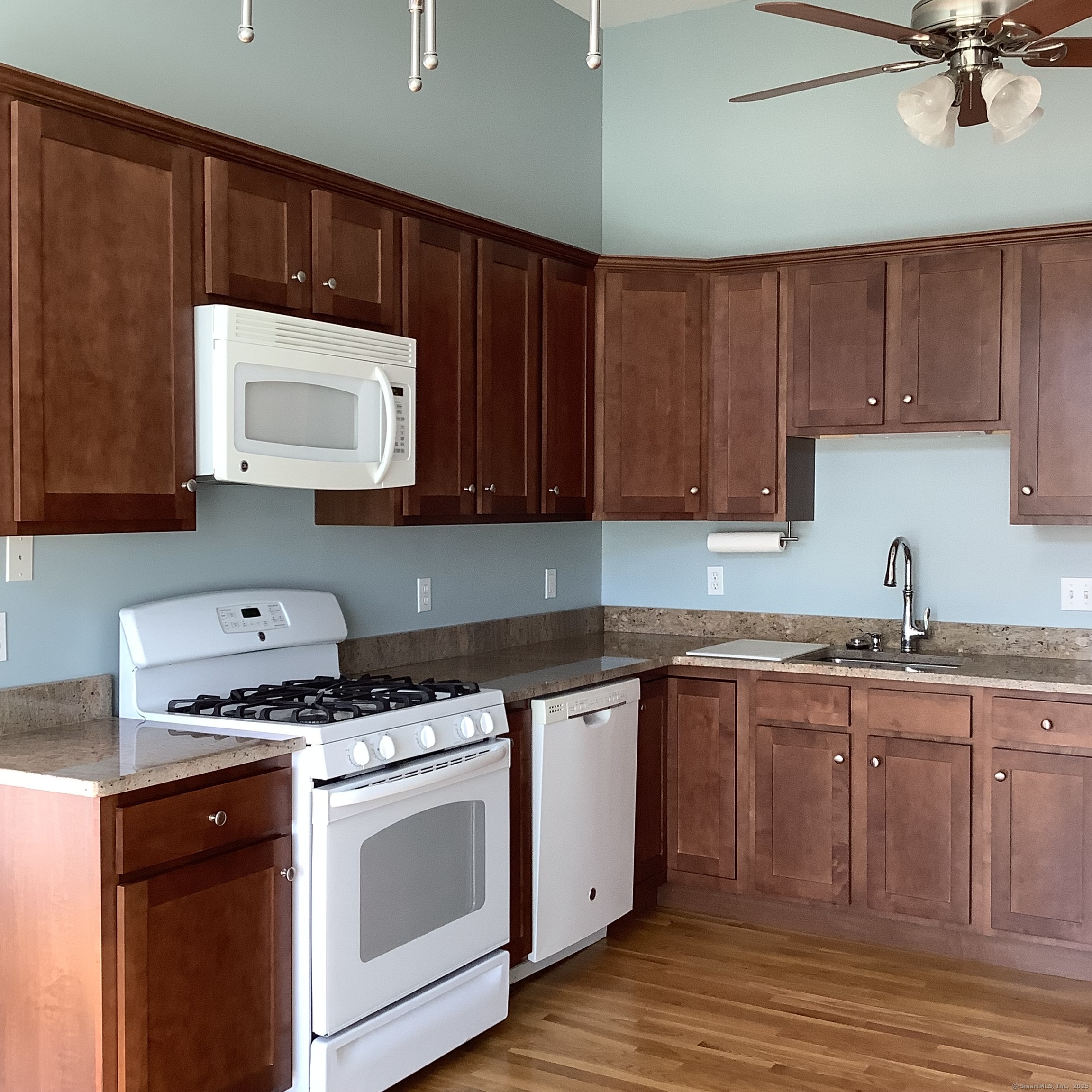 Cromwell, Connecticut, 06416, United States, 2 Bedrooms Bedrooms, ,2 BathroomsBathrooms,Residential,For Sale,1987108