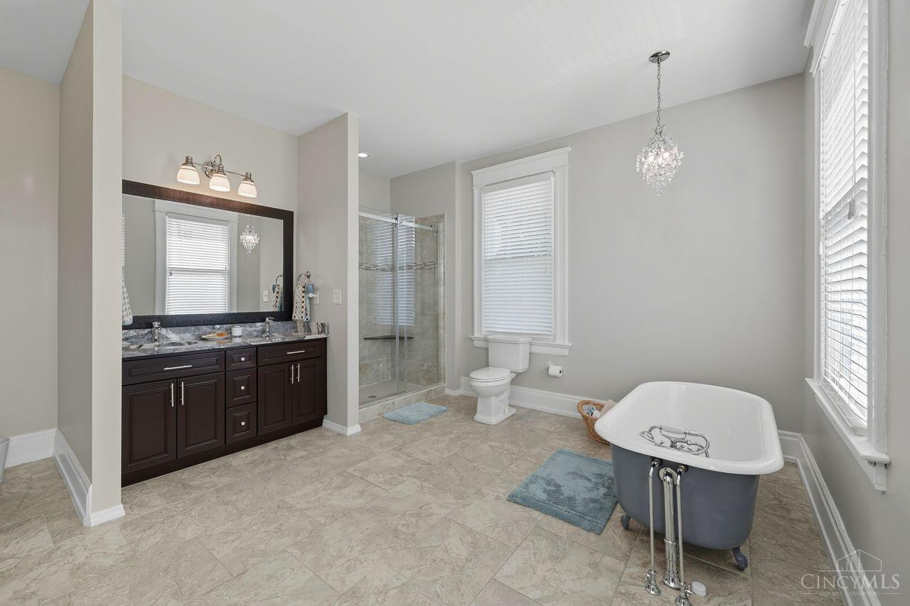 Norwood, Ohio, 45212, United States, 5 Bedrooms Bedrooms, ,5 BathroomsBathrooms,Residential,For Sale,1948609