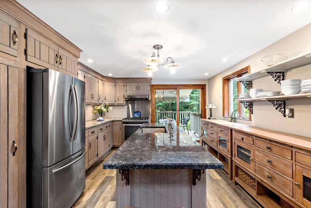 Kingston, Massachusetts, 02364, United States, 3 Bedrooms Bedrooms, ,2 BathroomsBathrooms,Residential,For Sale,1975778