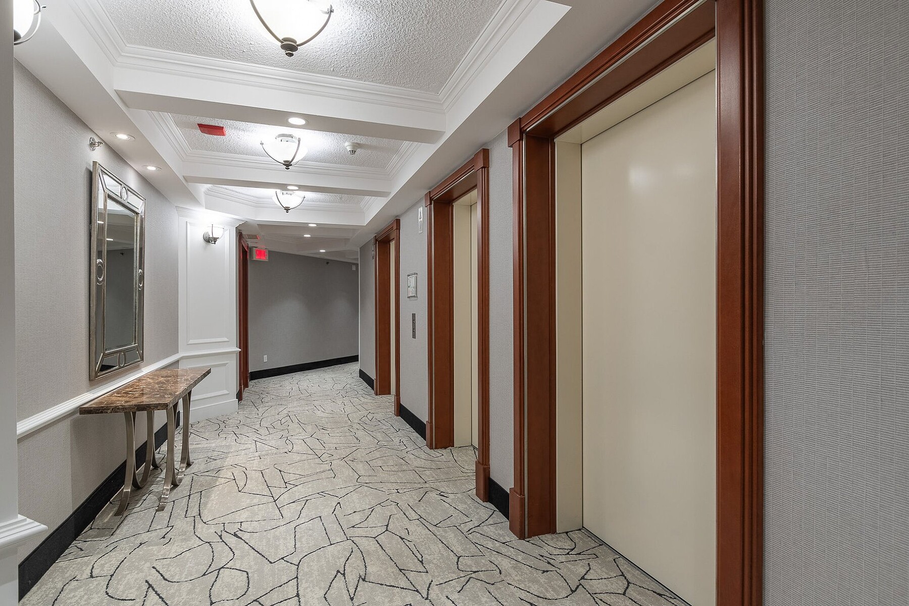  Luxurious Expansive Condo - 物件實景