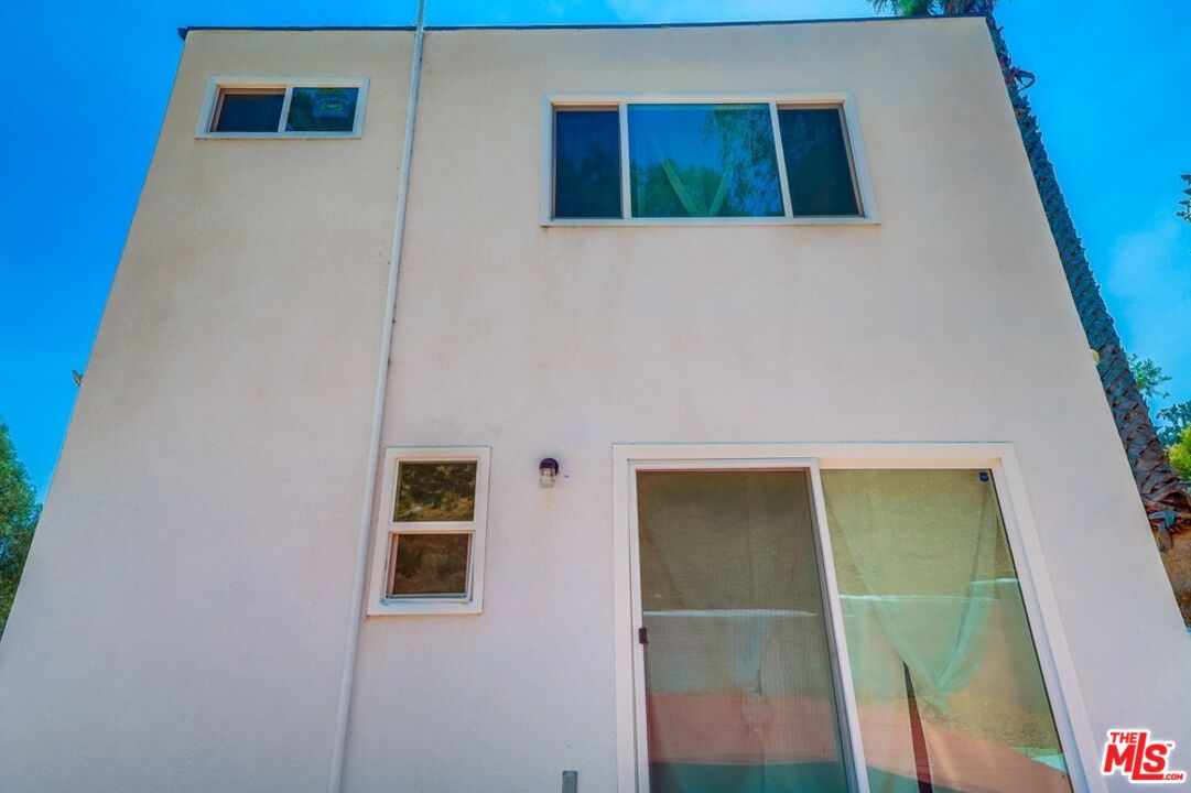 Los Angeles, California, 90046, United States, 3 Bedrooms Bedrooms, ,2 BathroomsBathrooms,Residential,For Sale,1908344