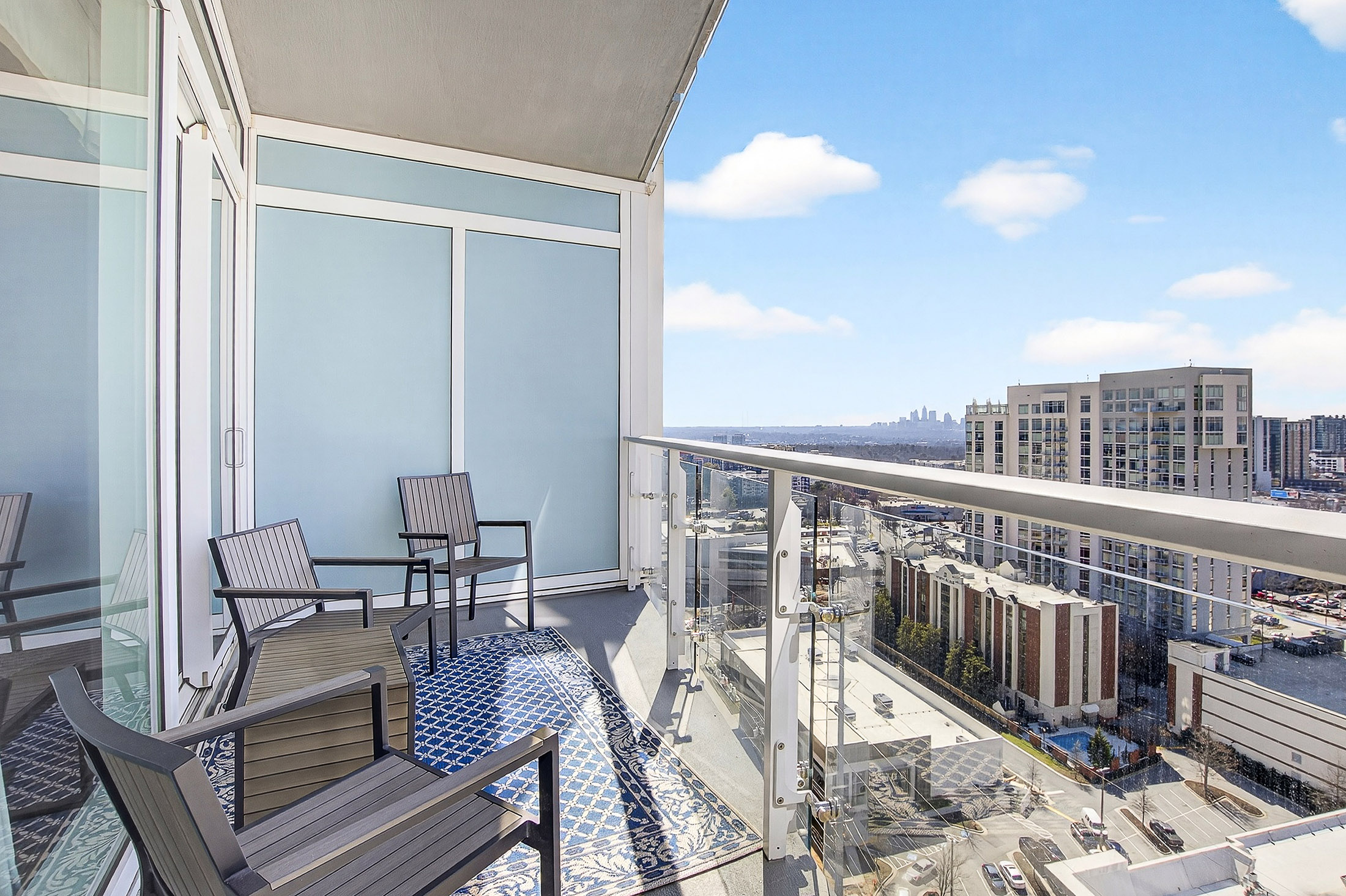 Immaculate Two Bedroom with Dedicated Office/Den at Sought-after Terminus - 物件實景
