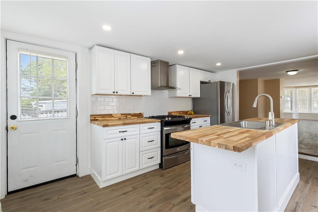 Warwick, Rhode Island, 02886, United States, 4 Bedrooms Bedrooms, ,3 BathroomsBathrooms,Residential,For Sale,2005467