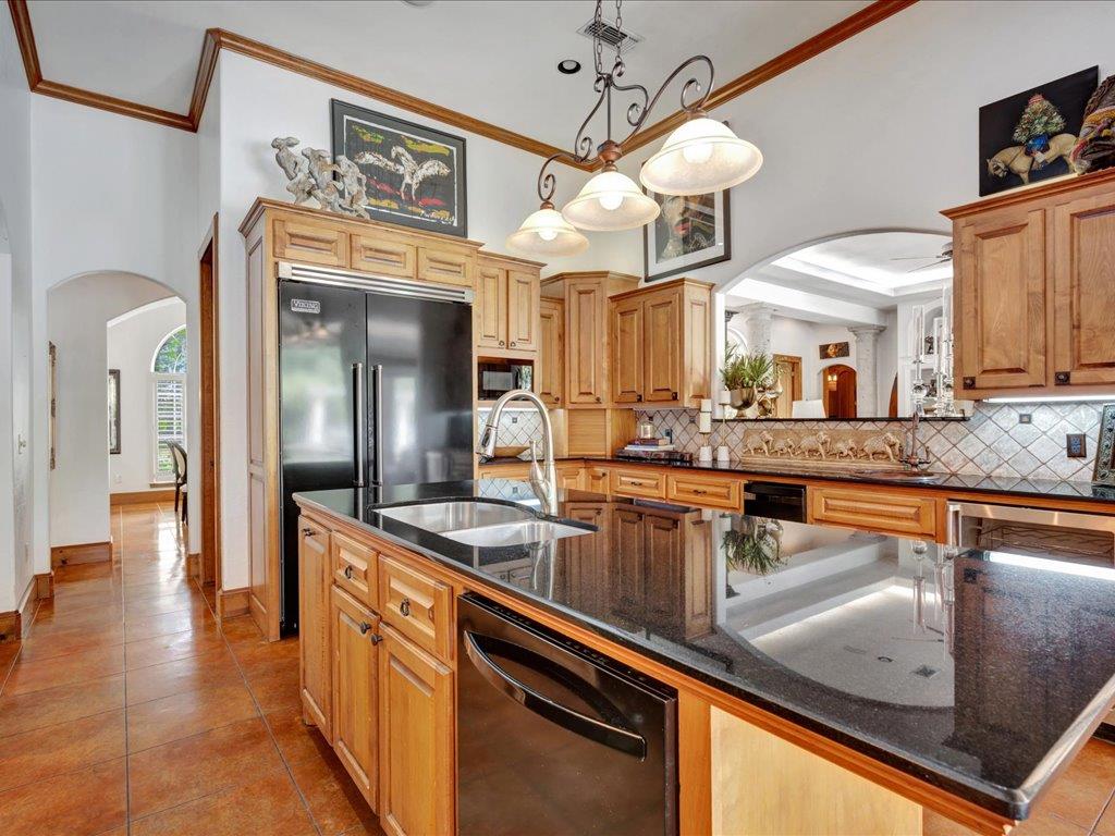 Lufkin, Texas, 75901, United States, 4 Bedrooms Bedrooms, ,5 BathroomsBathrooms,Residential,For Sale,1979665