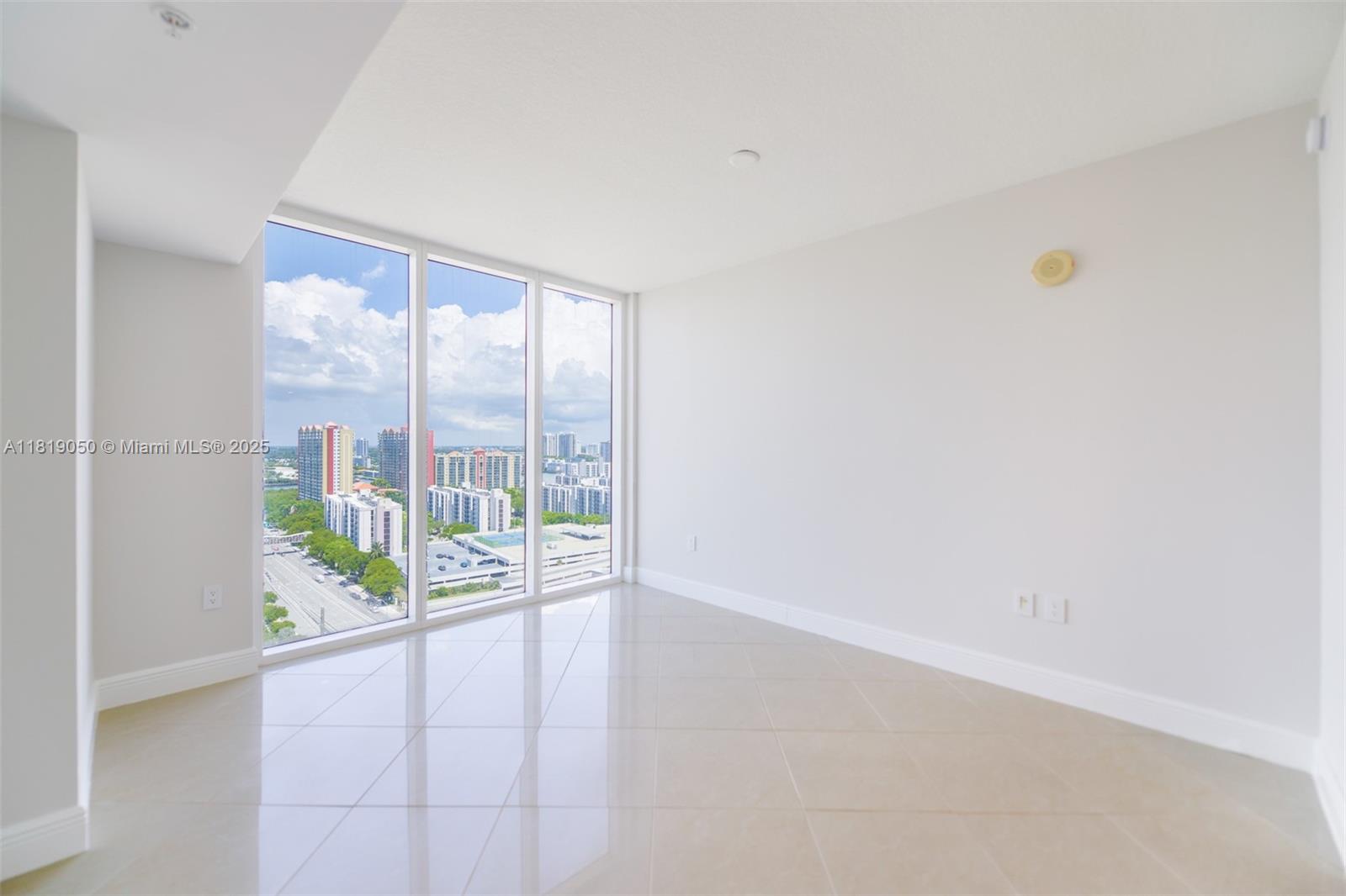 Sunny Isles Beach, Florida, 33160, United States, 2 Bedrooms Bedrooms, ,2 BathroomsBathrooms,Residential,For Sale,1991948