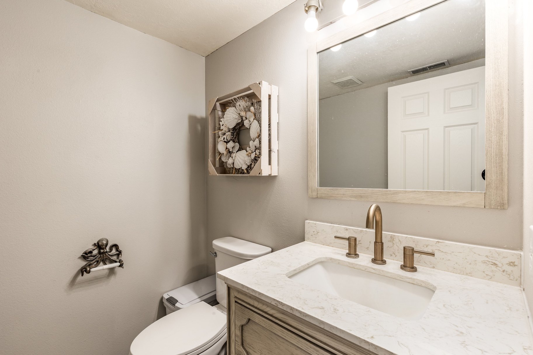  Your Perfect Townhome: Spacious Layout, Finished Basement & Relaxing Back Patio - 物件實景