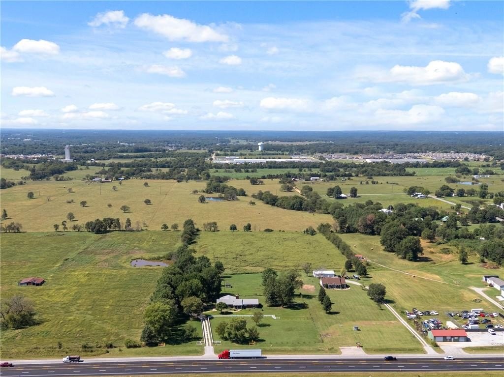 Siloam Springs, Arkansas, 72761, United States, 3 Bedrooms Bedrooms, ,4 BathroomsBathrooms,Residential,For Sale,1981853