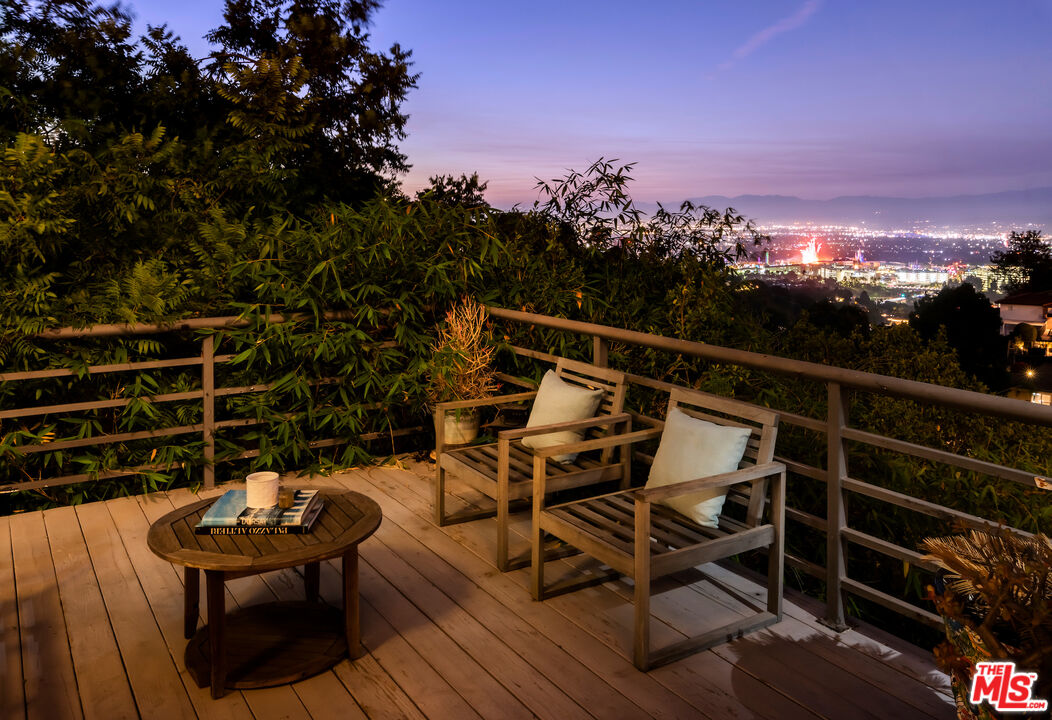 Los Angeles, California, 90068, United States, 3 Bedrooms Bedrooms, ,3 BathroomsBathrooms,Residential,For Sale,1913161